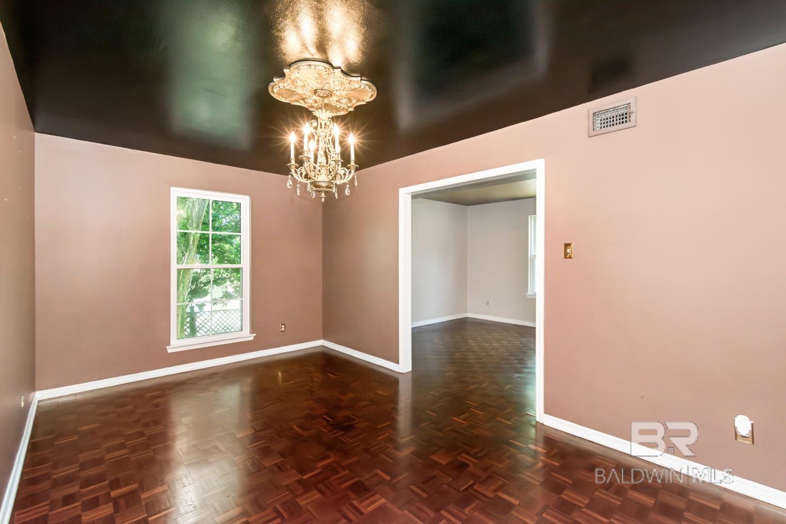 https://zimg.paragon.ice.com/ParagonImages/Property/PG/BCAR/396731/4/0/0/965a255ccdb8b4cb688aaa1b84d0788a/7/7f98f390731a9224f8094fd99c966505/396731-7eb52fa6-884f-4fe8-91b9-f35b46c751a4.JPG