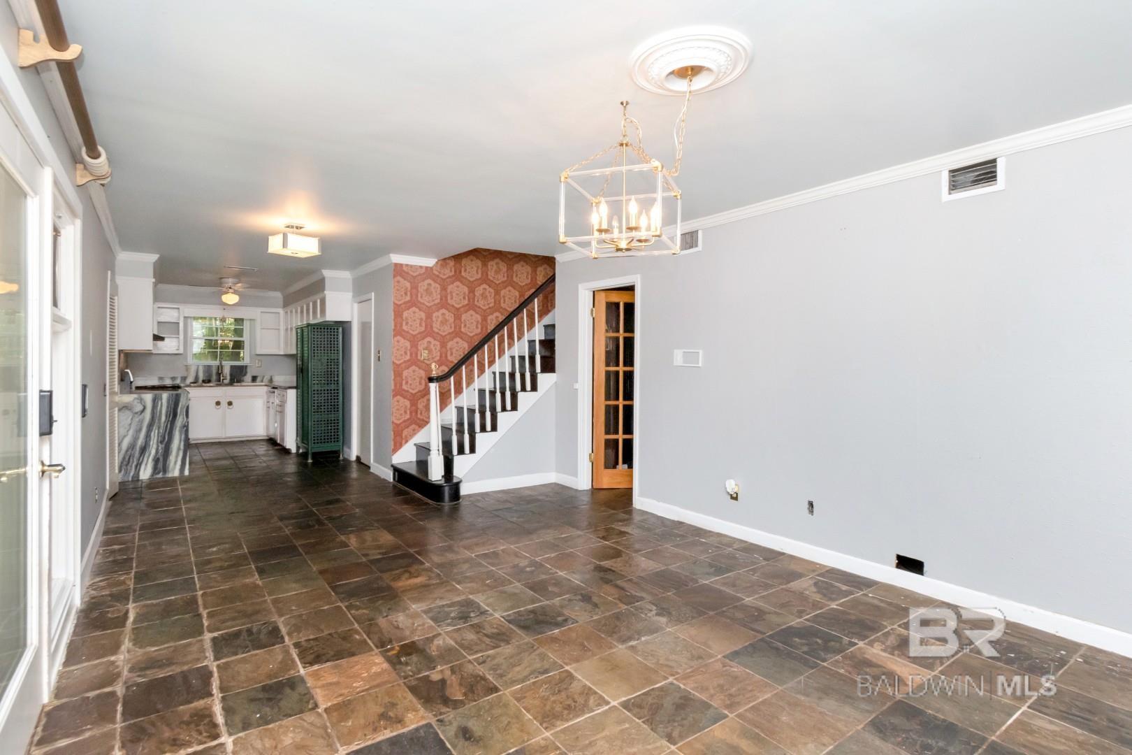 https://zimg.paragon.ice.com/ParagonImages/Property/PG/BCAR/396731/8/0/0/d15aba1538af5fa080b763e405420ef4/7/7f98f390731a9224f8094fd99c966505/396731-25e3cbc0-34fb-4050-8c59-bd56abed0a04.JPG