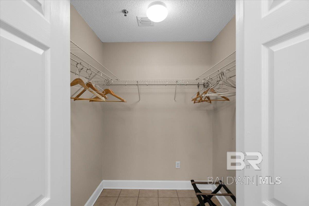 https://zimg.paragon.ice.com/ParagonImages/Property/PG/BCAR/396735/35/0/0/e1729a6601b1301bf0c6f8fab8606c35/7/c40378e1f594368ef65e6ce0371a40b7/396735-50960d8d-e83b-466b-af74-1b0dac0107a2.JPG