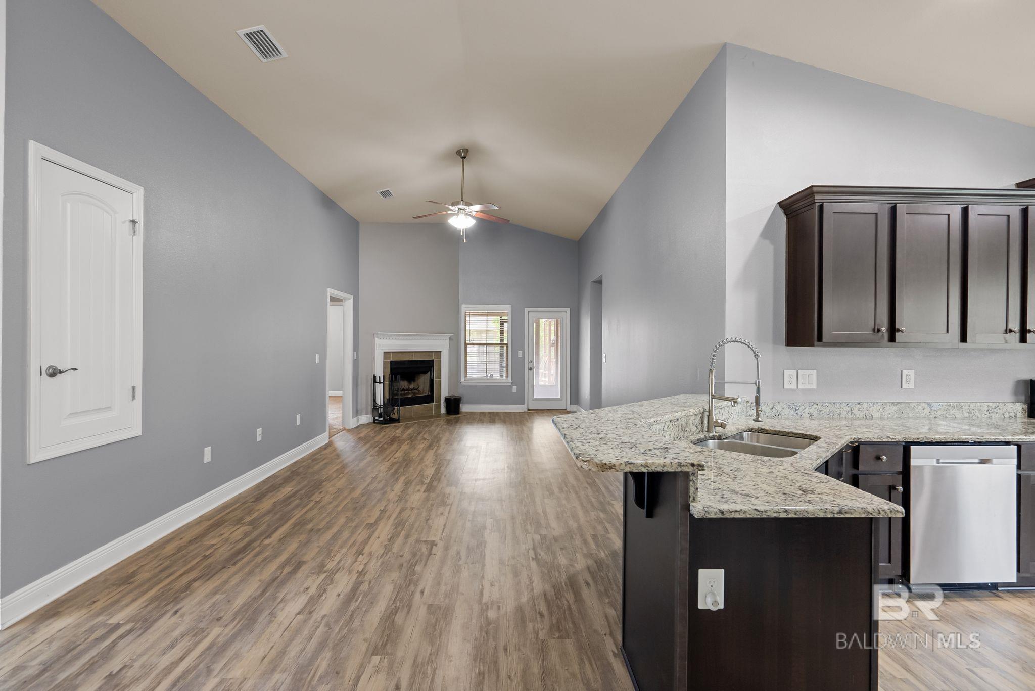 https://zimg.paragon.ice.com/ParagonImages/Property/PG/BCAR/396743/7/0/0/5d3db2c70a404f6b7e15981fed357eff/7/8676b287cf49781b49905083e1314f37/396743-d863b5cc-b675-4851-a63c-b90459f31514.JPG