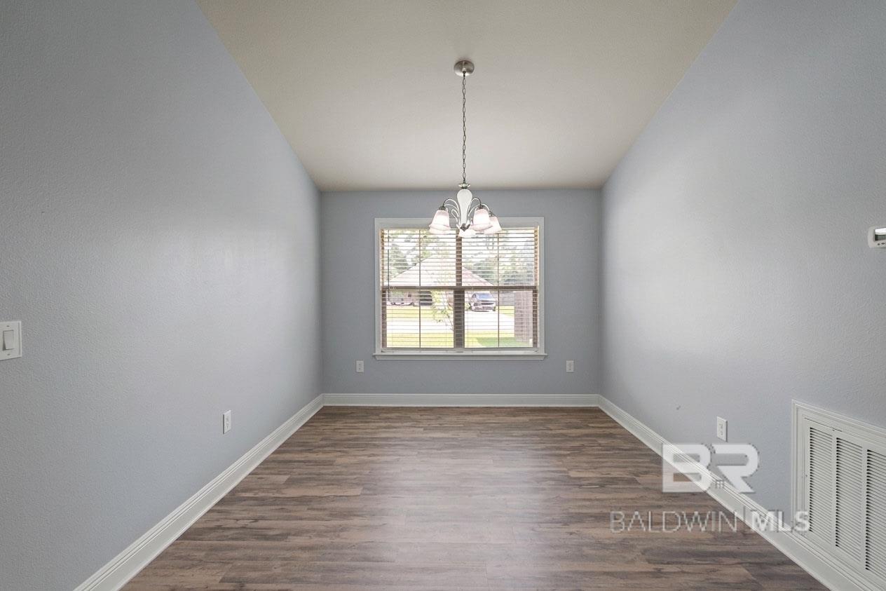 https://zimg.paragon.ice.com/ParagonImages/Property/PG/BCAR/396743/9/0/0/e3c5c23fa0be6085c209649321143e12/7/8676b287cf49781b49905083e1314f37/396743-30dc76a5-2749-4a50-b4db-eba5a70b510b.JPG