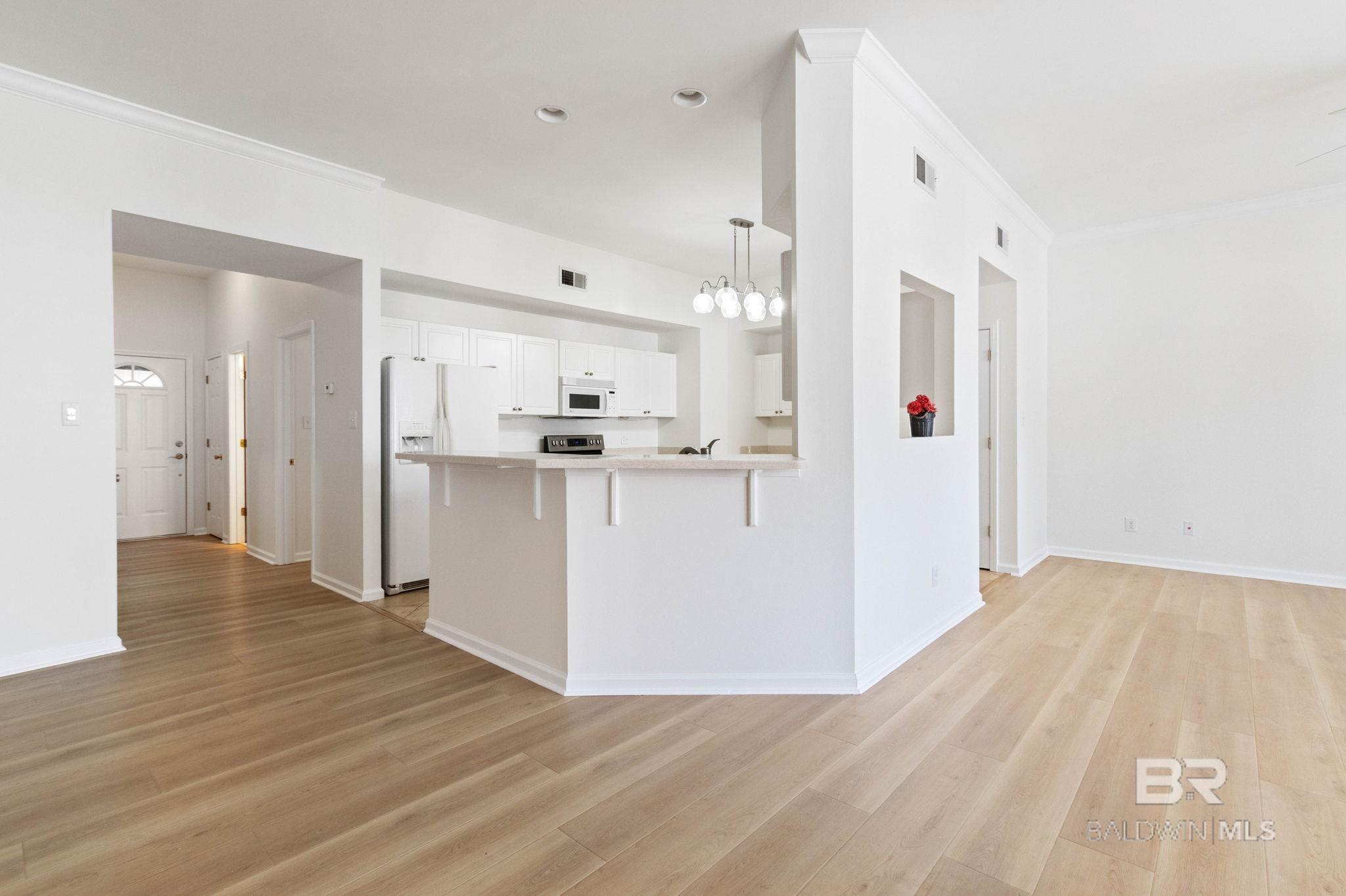 https://zimg.paragon.ice.com/ParagonImages/Property/PG/BCAR/396744/10/0/0/f3e2213515509d58026f07ee70afd5c4/7/52c903adbb33e97da4564b52910766e5/396744-3764449d-bece-4a85-b8bc-c6f097a1d073.JPG