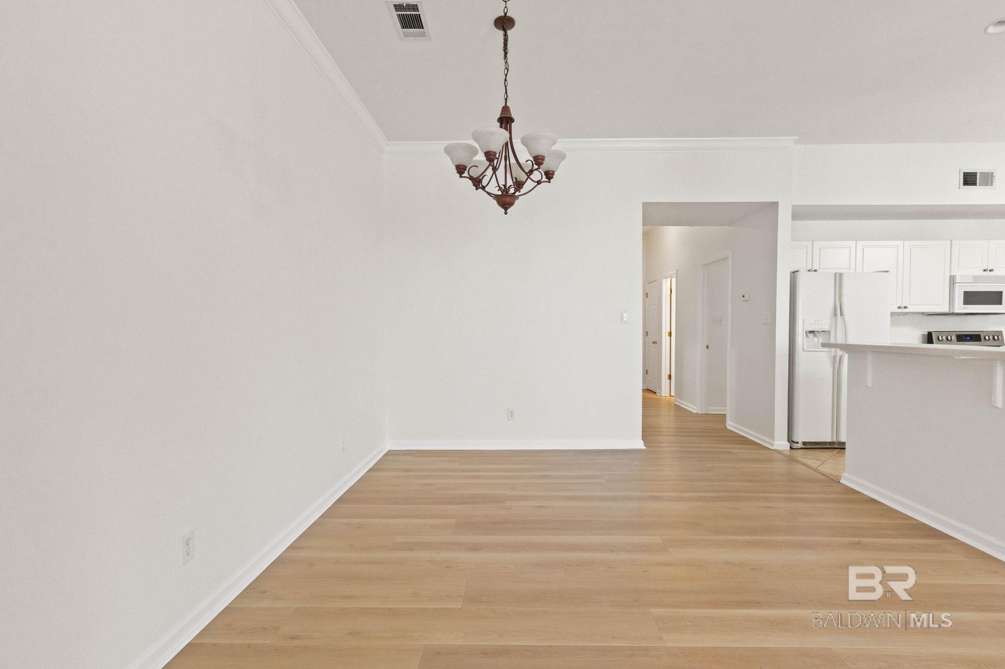 https://zimg.paragon.ice.com/ParagonImages/Property/PG/BCAR/396744/15/0/0/e832aab23ec958963d1c250b6389cad2/7/52c903adbb33e97da4564b52910766e5/396744-4a67bd1f-35d1-4ef0-a2be-49db493dd4be.JPG