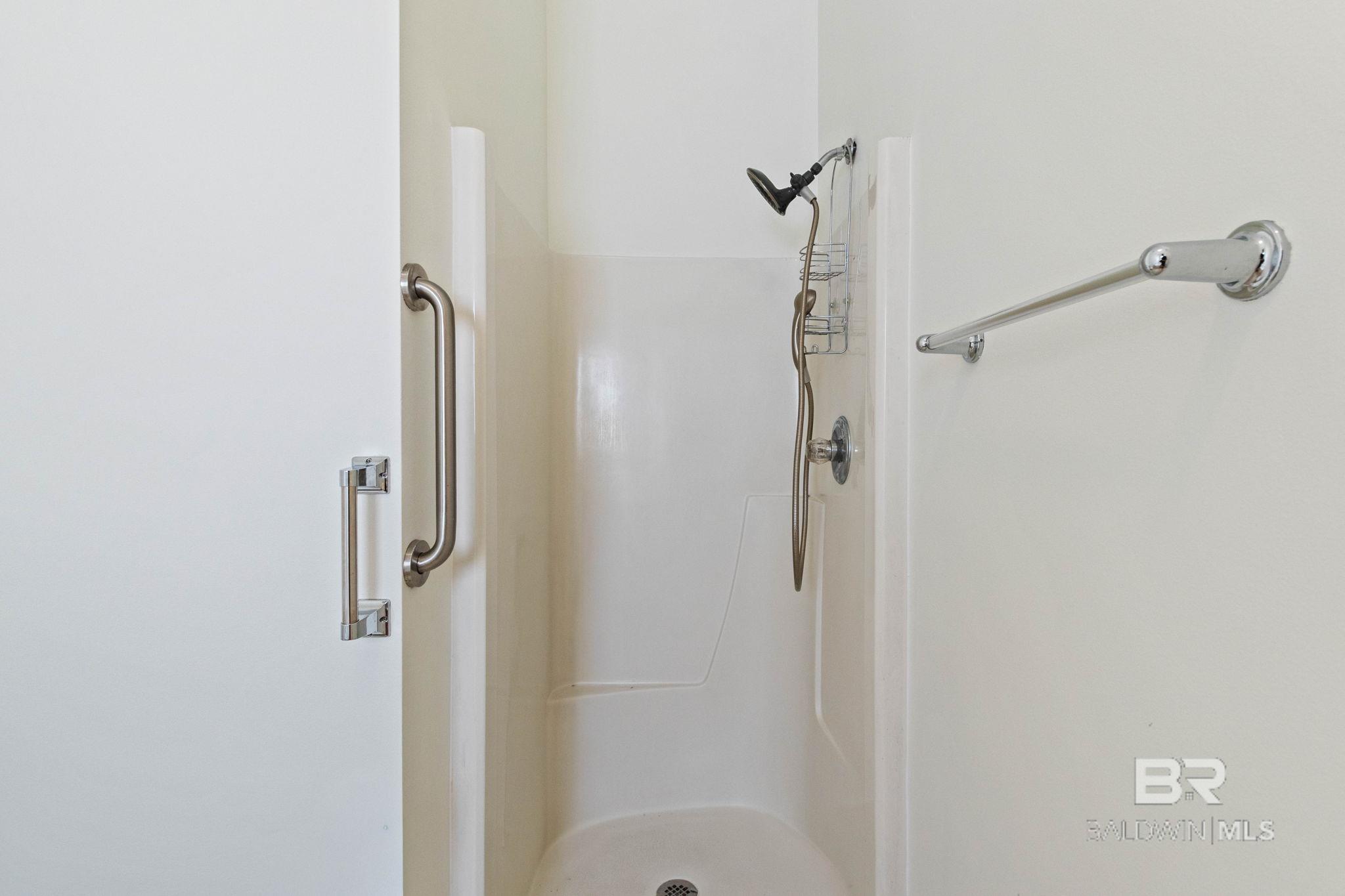 https://zimg.paragon.ice.com/ParagonImages/Property/PG/BCAR/396744/21/0/0/121b7f99ec978f708643edf0adc8e972/7/52c903adbb33e97da4564b52910766e5/396744-897516cb-87cc-4831-8ee8-67cf6cd8a5ad.JPG