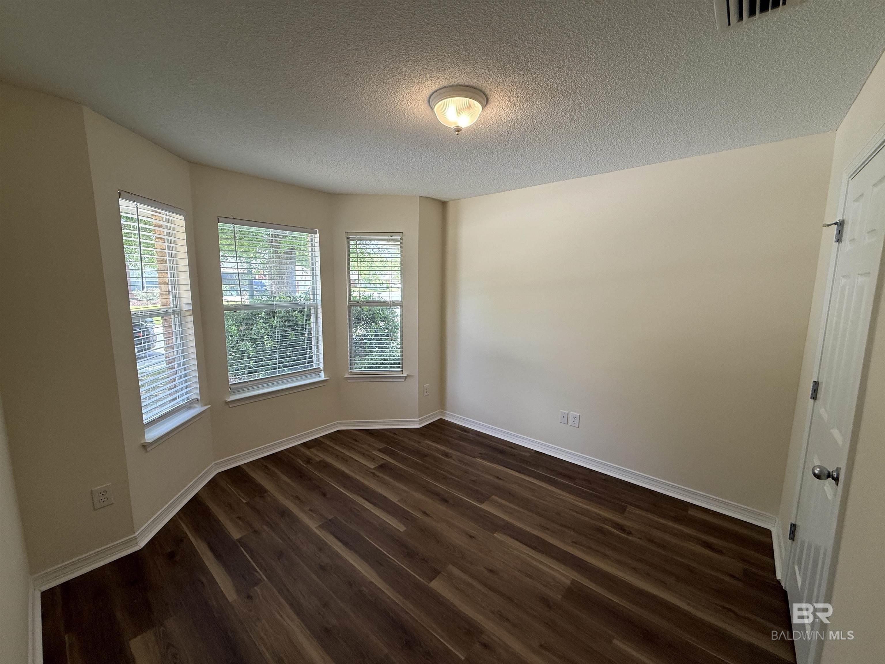 https://zimg.paragon.ice.com/ParagonImages/Property/PG/BCAR/396755/12/0/0/d9f6db3c0efdf133c7530ca303fea4d9/7/7e37364690eb7d51d2751ac411895a98/396755-62e30b03-e865-4c1f-b45d-7a499c174223.JPG