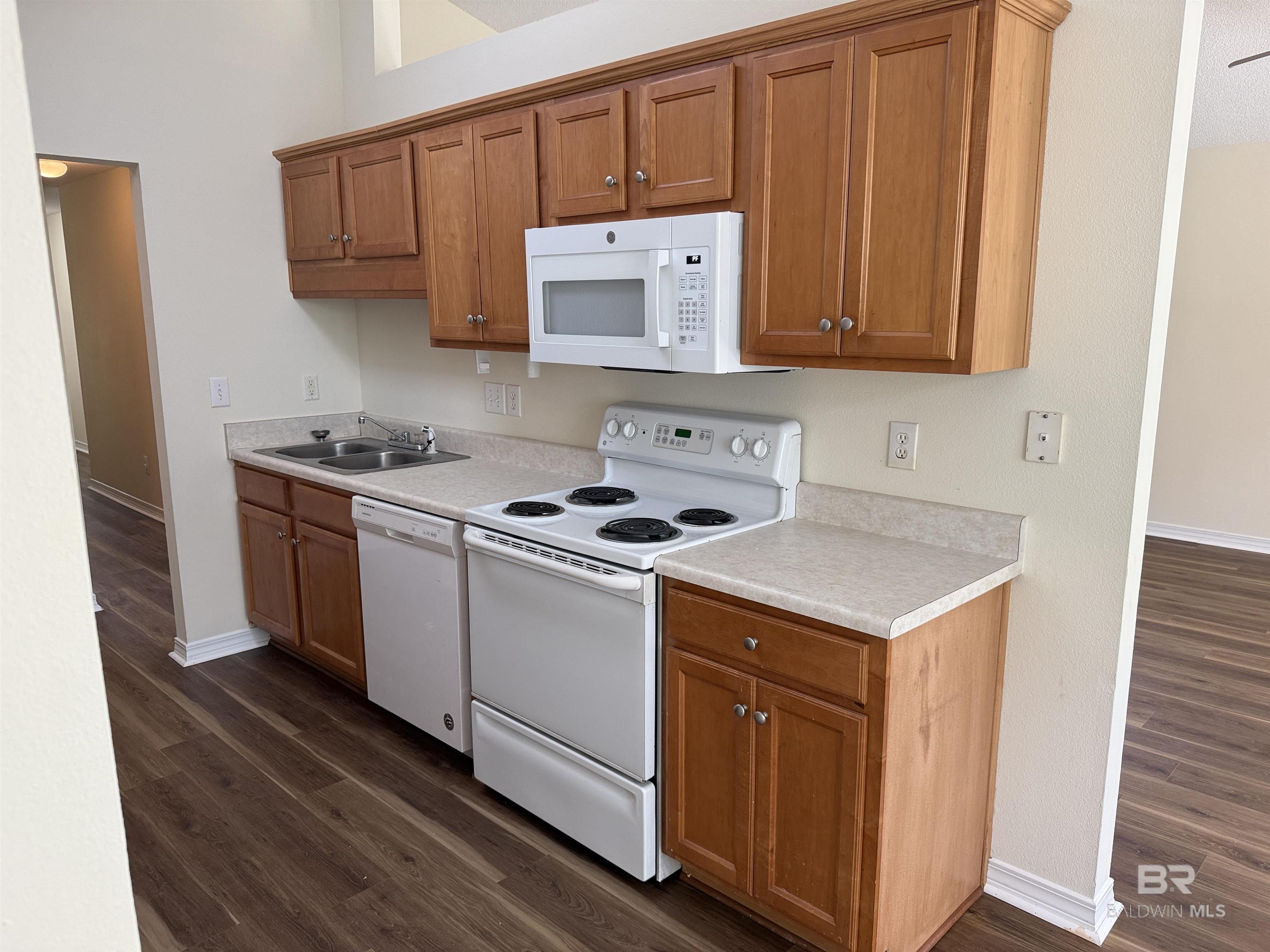 https://zimg.paragon.ice.com/ParagonImages/Property/PG/BCAR/396755/6/0/0/046c7fc78ba1aca3f7101dda0a3bc586/7/7e37364690eb7d51d2751ac411895a98/396755-3cb2ef18-0692-4014-a0d4-13c5df8b7dd0.JPG