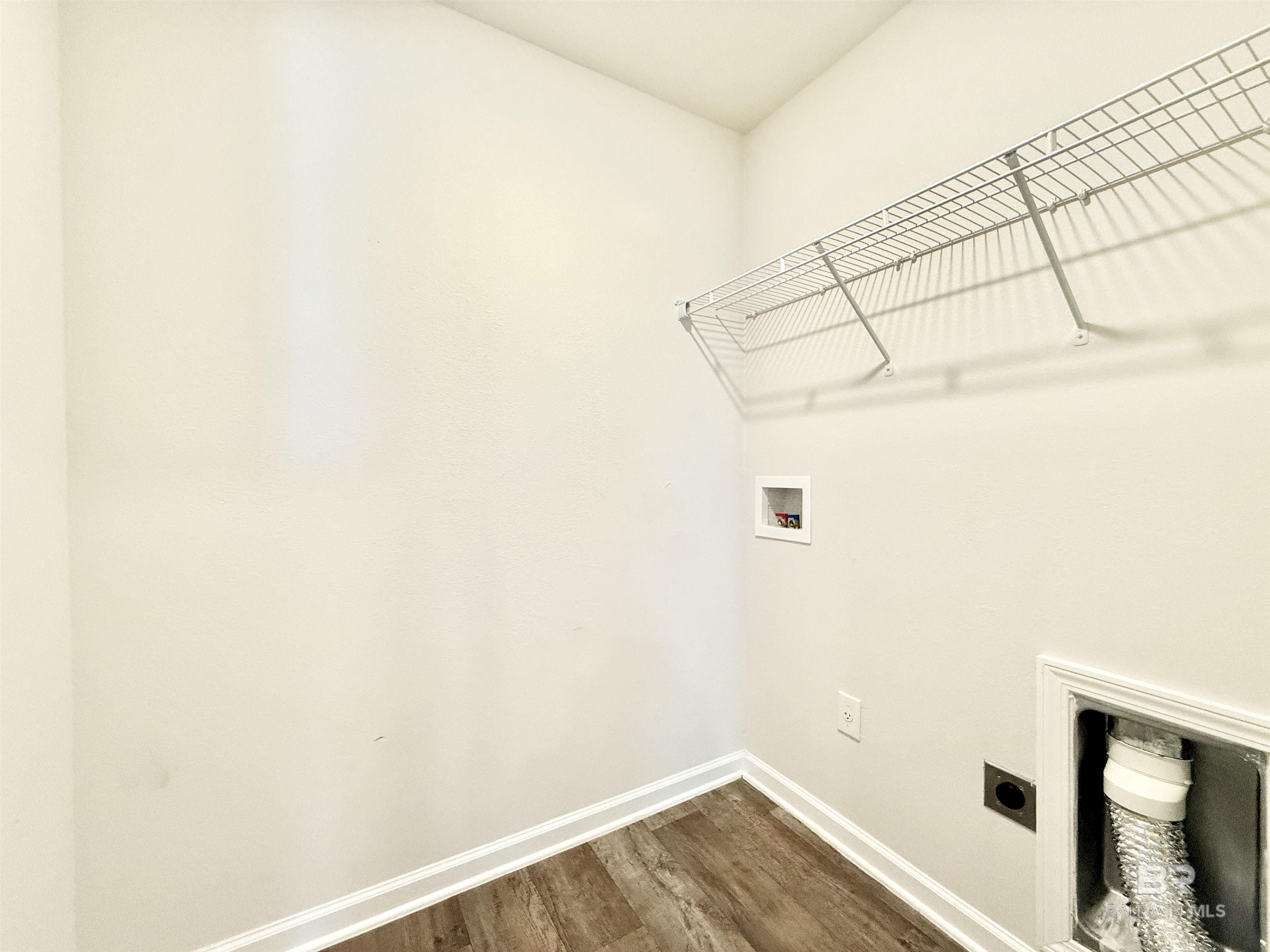 https://zimg.paragon.ice.com/ParagonImages/Property/PG/BCAR/396794/18/0/0/8c6212c3cc101fdc7294bc73d858c302/7/f80de5d87b18f3b60eff4c7460e251ec/396794-5881eb89-e94b-4a4c-bb54-81c223e2d758.JPG