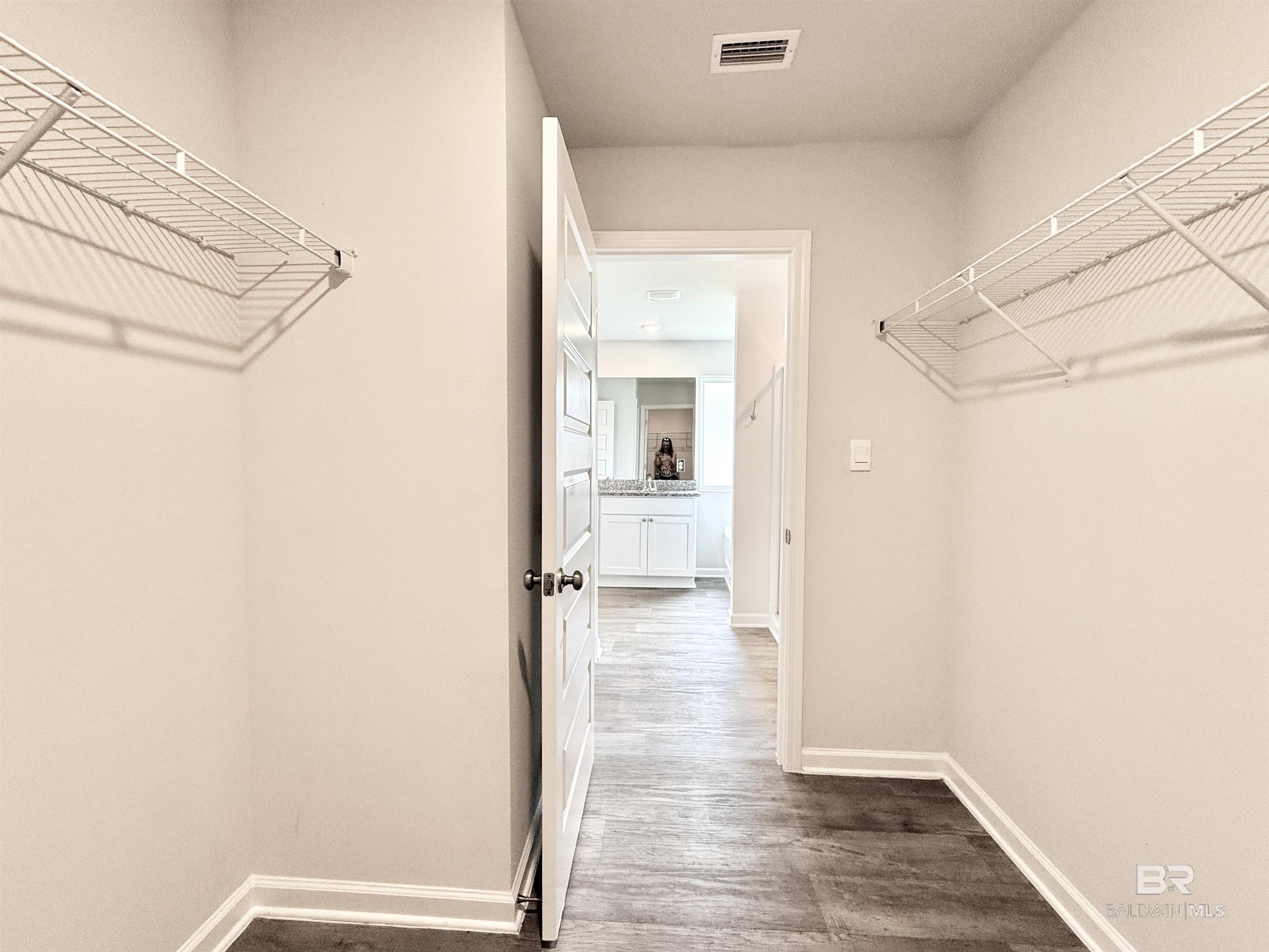 https://zimg.paragon.ice.com/ParagonImages/Property/PG/BCAR/396794/24/0/0/3db5259fe16c00a3322da4193e2ab50e/7/f80de5d87b18f3b60eff4c7460e251ec/396794-1adf56d7-a842-4c58-b982-037a1b5ee305.JPG