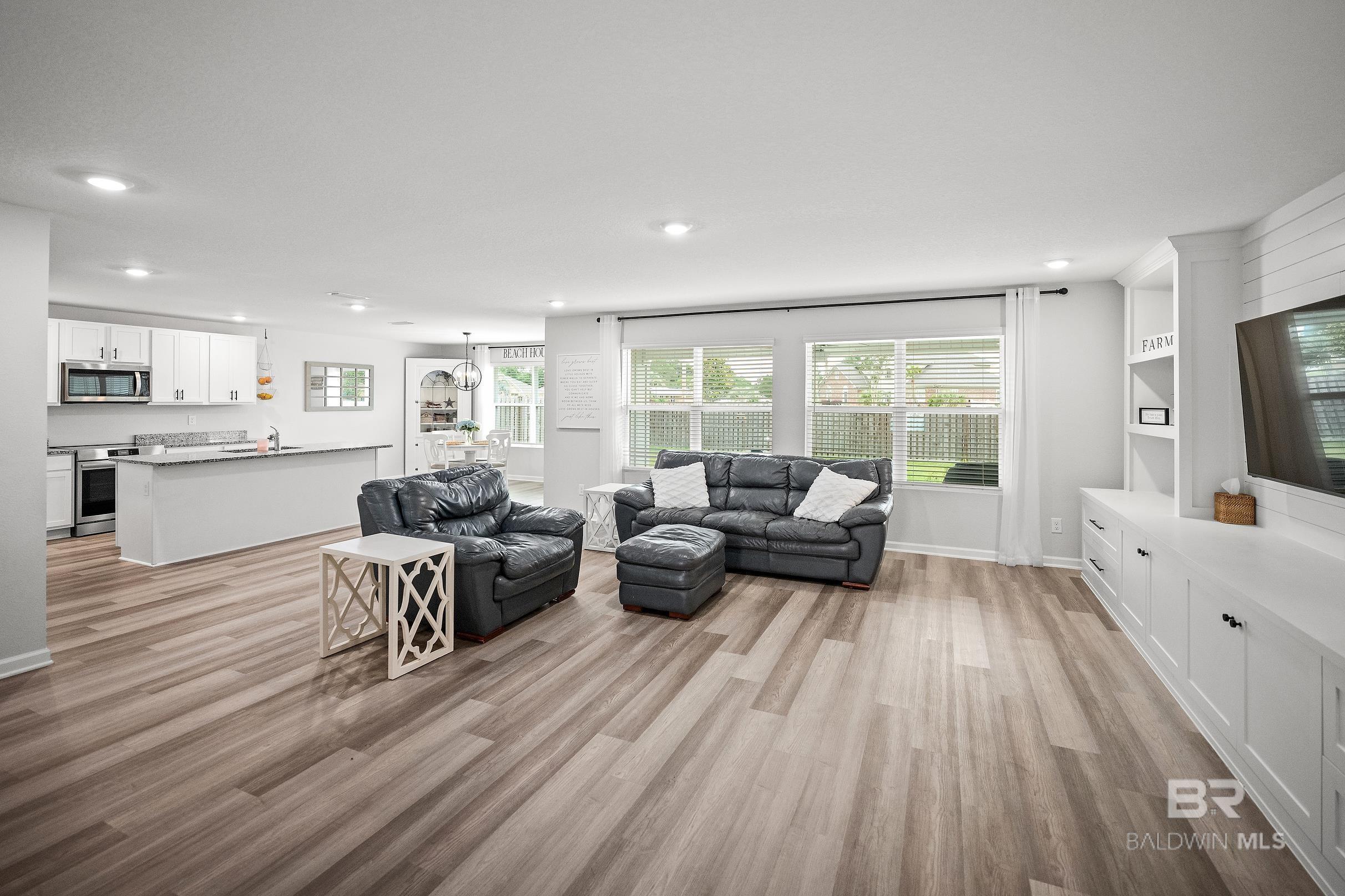 https://zimg.paragon.ice.com/ParagonImages/Property/PG/BCAR/396808/1/0/0/8dbff84b69e0252f93c0d950acbc58a2/7/675b71fa4014f46826b5704c43a4e375/396808-b0895a17-7a5b-462a-863a-367ed47f2c6e.JPG