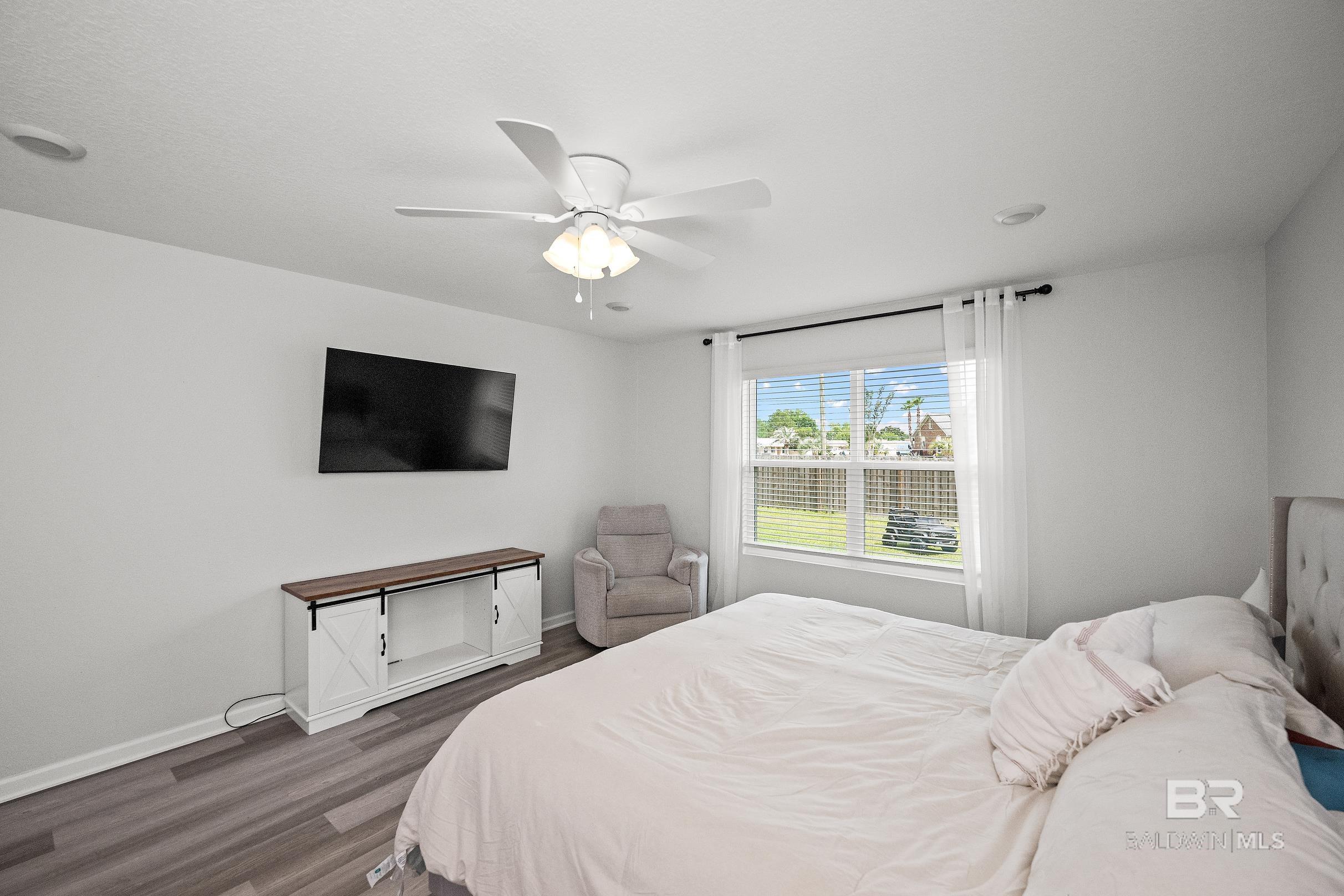 https://zimg.paragon.ice.com/ParagonImages/Property/PG/BCAR/396808/12/0/0/c8f29f413a7ea08b6000b0cda9556f0a/7/675b71fa4014f46826b5704c43a4e375/396808-c90027df-31d2-4583-8d9c-1fe011146163.JPG