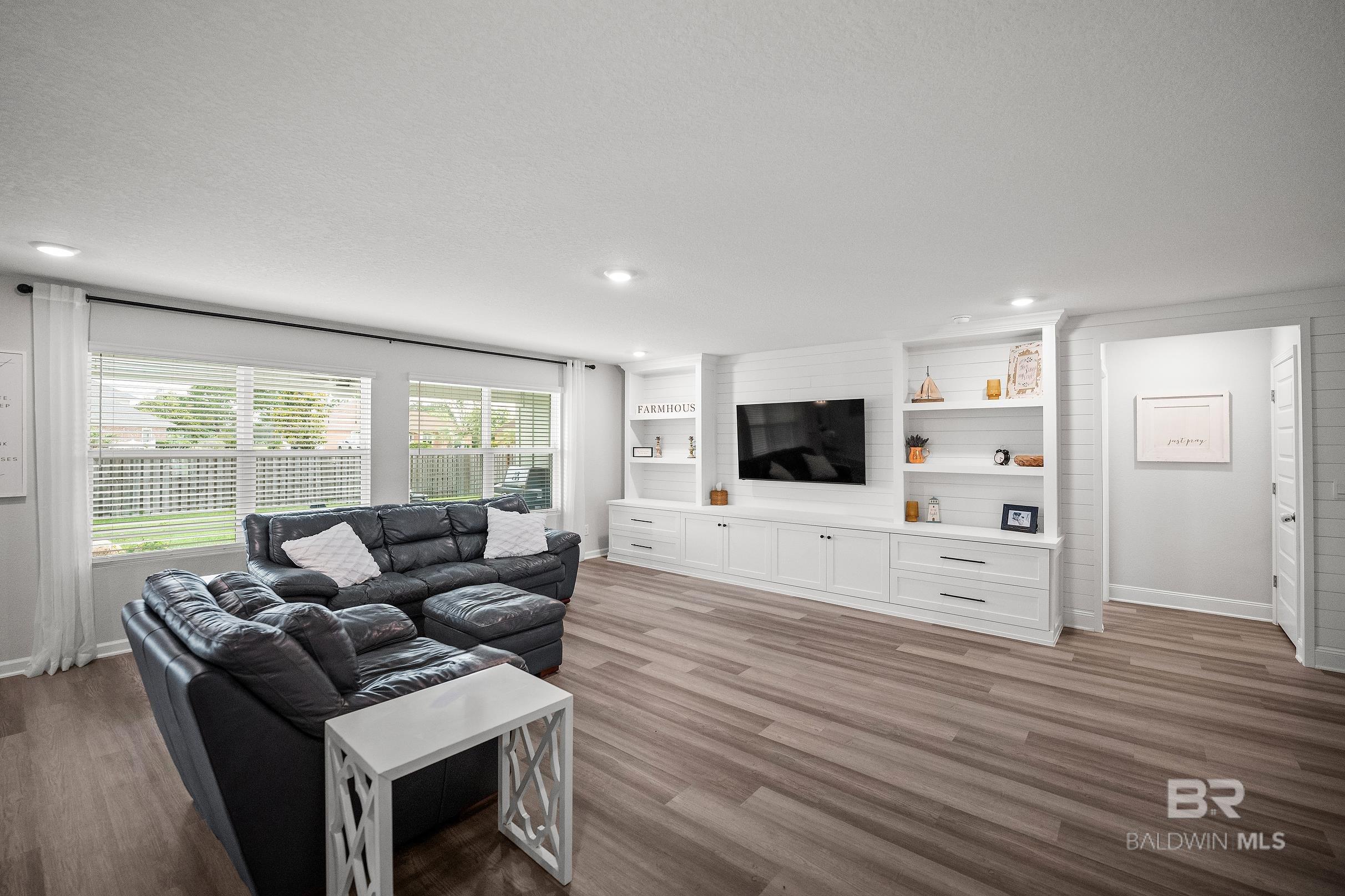 https://zimg.paragon.ice.com/ParagonImages/Property/PG/BCAR/396808/2/0/0/55dd85e38d5b0804214eb6e6b7201d61/7/675b71fa4014f46826b5704c43a4e375/396808-ce55c45e-9a88-41fc-99a2-1e8ab100e820.JPG