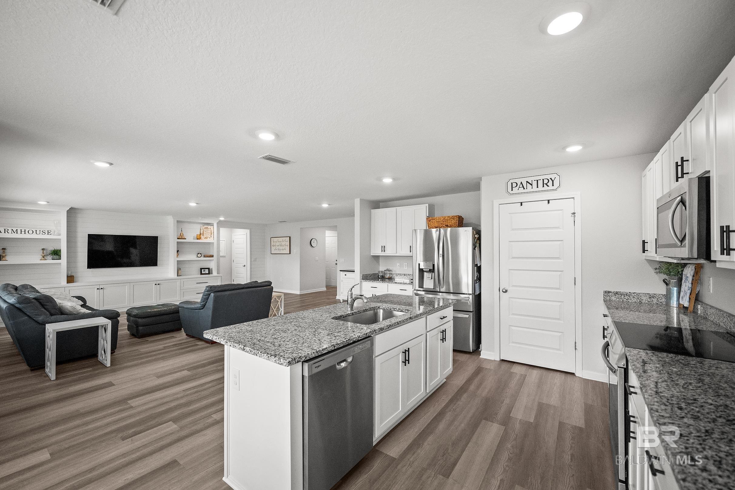 https://zimg.paragon.ice.com/ParagonImages/Property/PG/BCAR/396808/6/0/0/1d01f8aaf72b17928b9fafcb96dbc0df/7/675b71fa4014f46826b5704c43a4e375/396808-8b7d9738-f983-4562-b1e9-444768d5d667.JPG