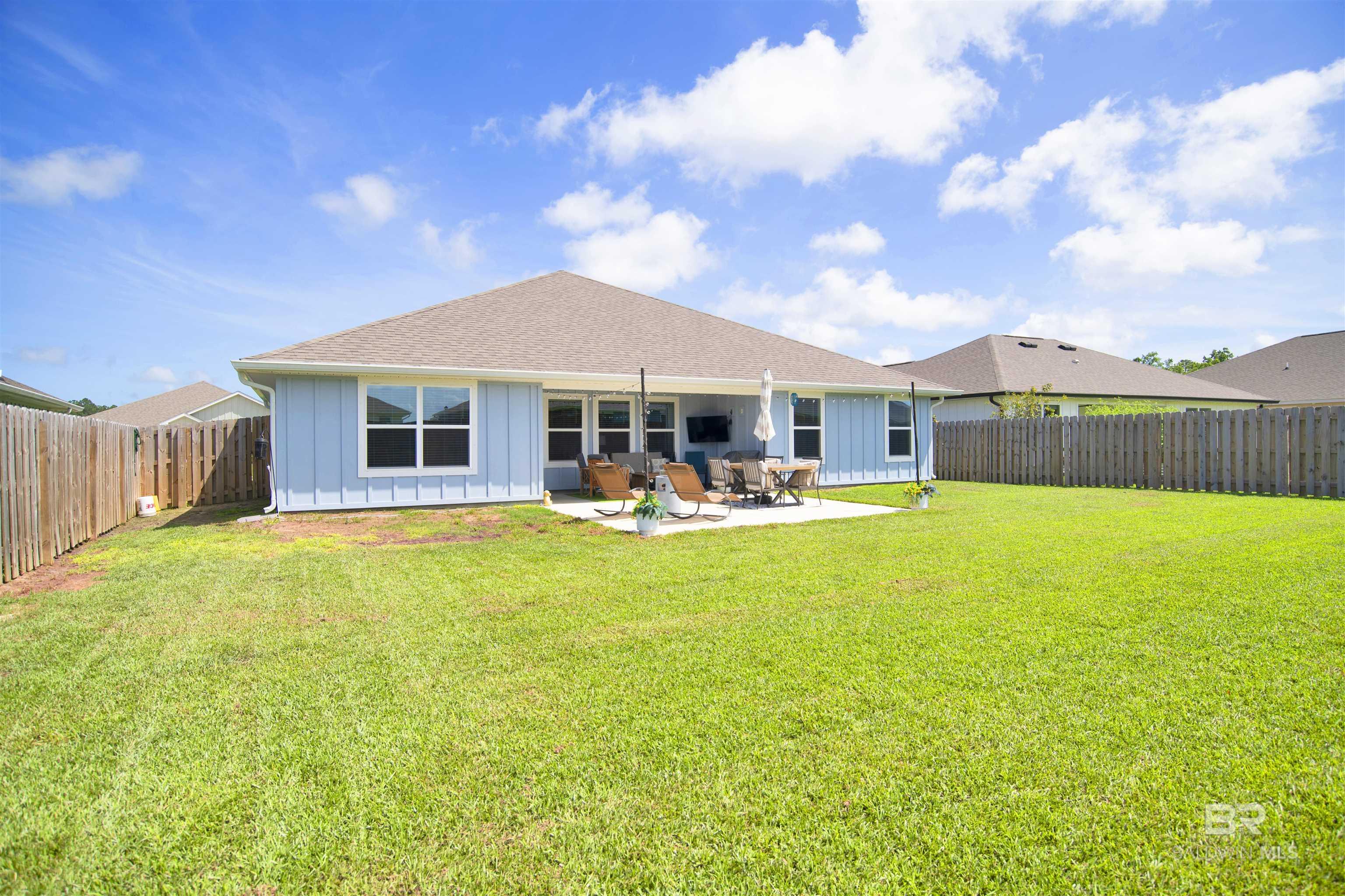 https://zimg.paragon.ice.com/ParagonImages/Property/PG/BCAR/396863/34/0/0/20c9e75e159c7a34d9a1731918e690a9/7/d7e57fd2fa3788462b6a82b00fd05784/396863-f14287f6-c773-4492-b278-0c70961bf6a5.JPG