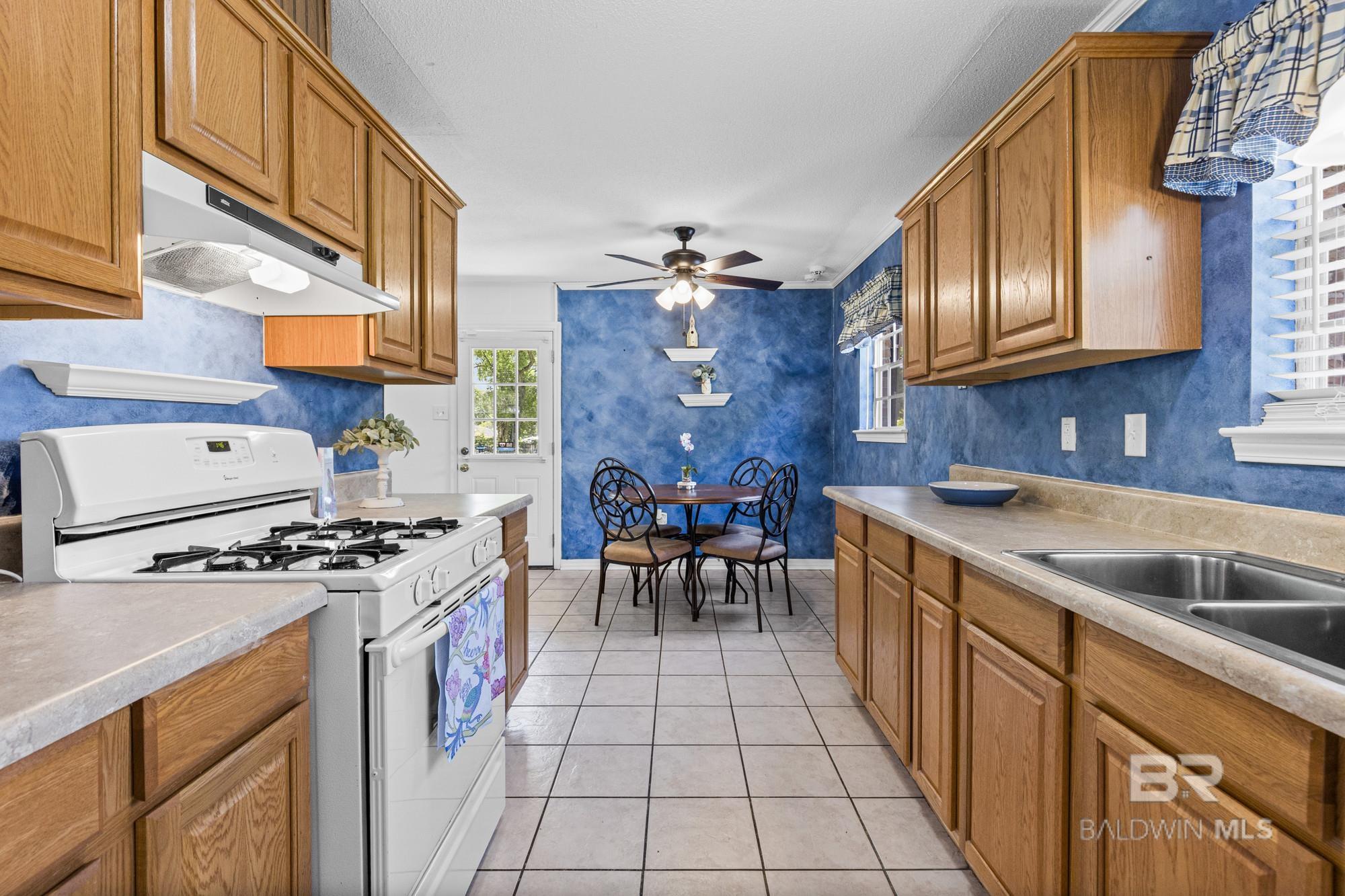 https://zimg.paragon.ice.com/ParagonImages/Property/PG/BCAR/396874/2/0/0/b720a78e16c103fa602bd7a05cb71cf0/7/cefbf14fd859d2f03fa6526711f5e754/396874-9b28e7da-f72e-470d-b5bd-ef481567b482.JPG