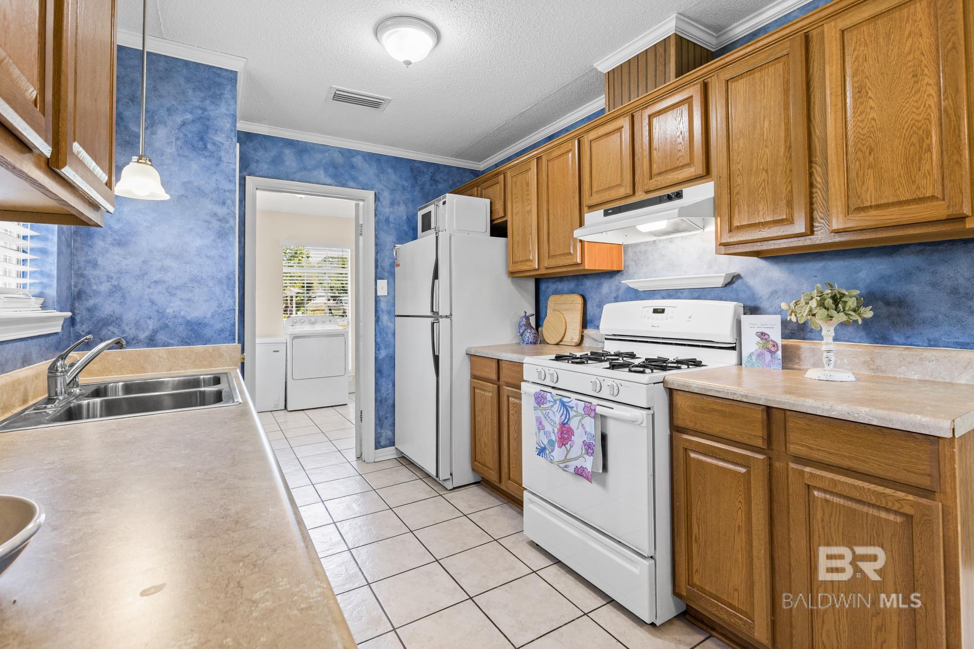 https://zimg.paragon.ice.com/ParagonImages/Property/PG/BCAR/396874/6/0/0/bc4688c00be61ff5c2eafb123f9bce5d/7/cefbf14fd859d2f03fa6526711f5e754/396874-cf6b0727-db16-45a9-912a-ec7e423c7742.JPG
