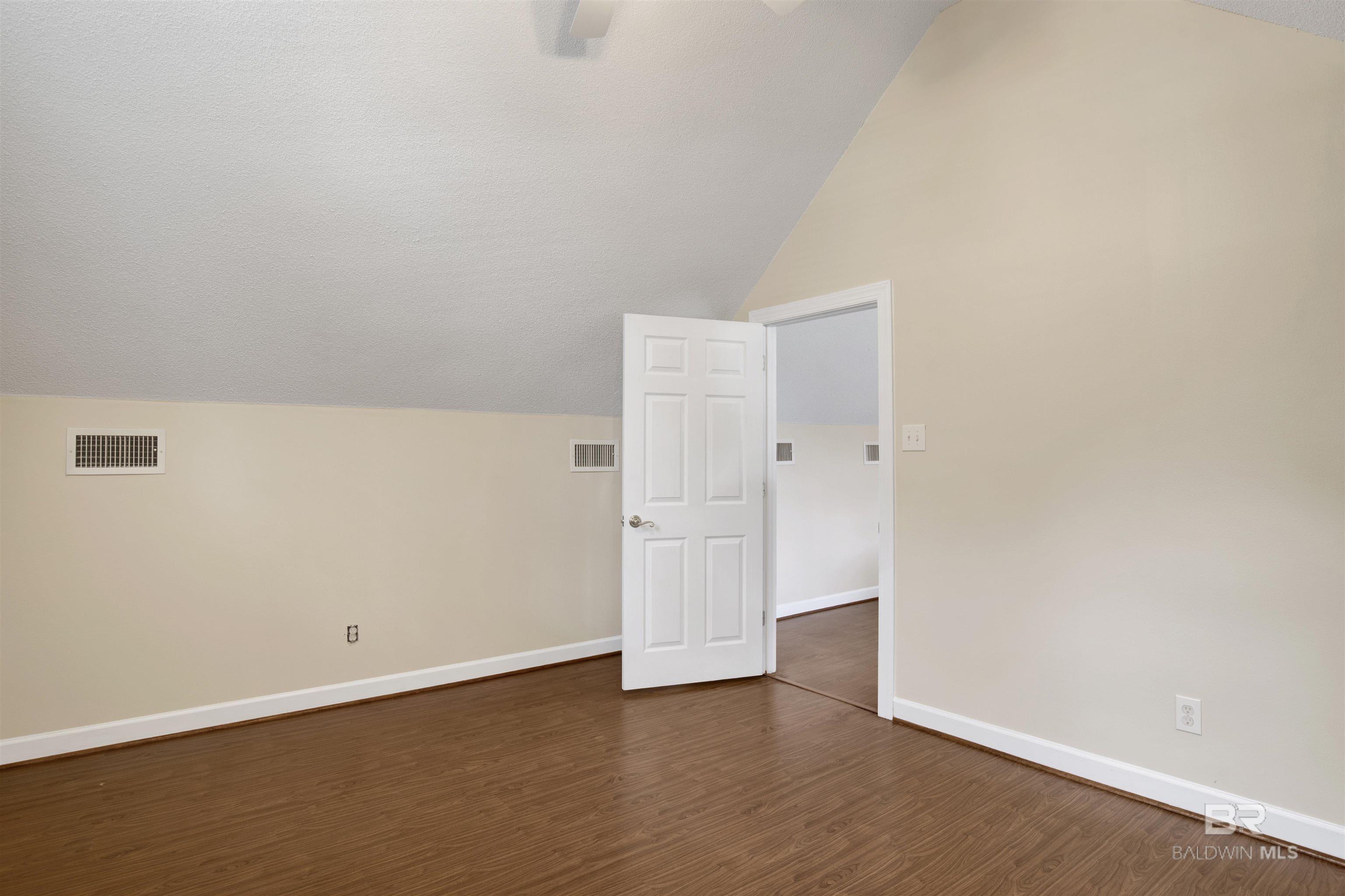 396878 | Photo 31