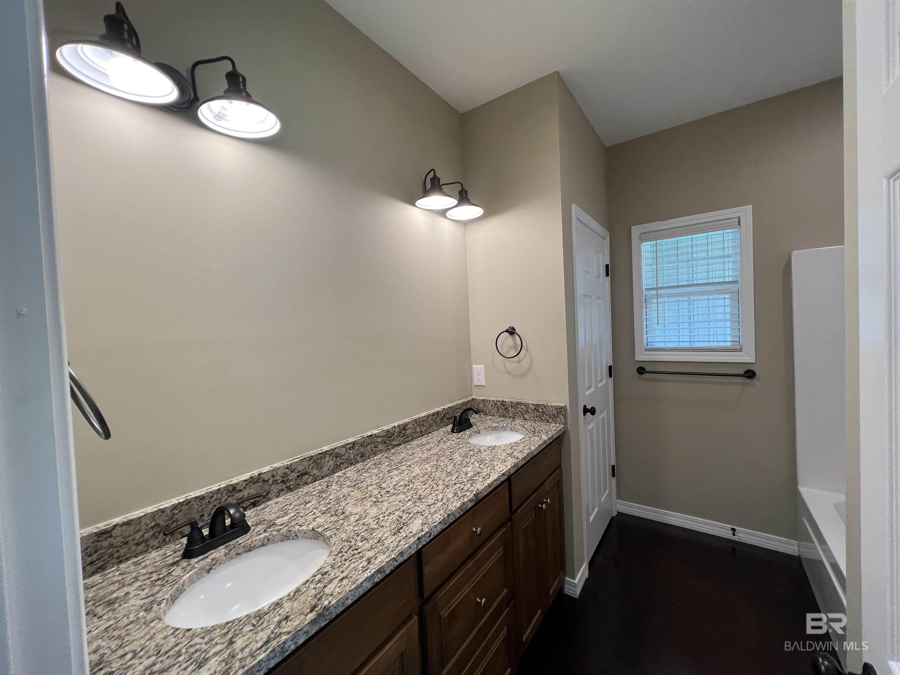 https://zimg.paragon.ice.com/ParagonImages/Property/PG/BCAR/396879/14/0/0/cb1ef306920423e56ed390598933a801/7/28022ef26052638f3c66b3f91458d83d/396879-2032f1a6-113a-4ab4-a5a7-1ed86bc44cdd.JPG