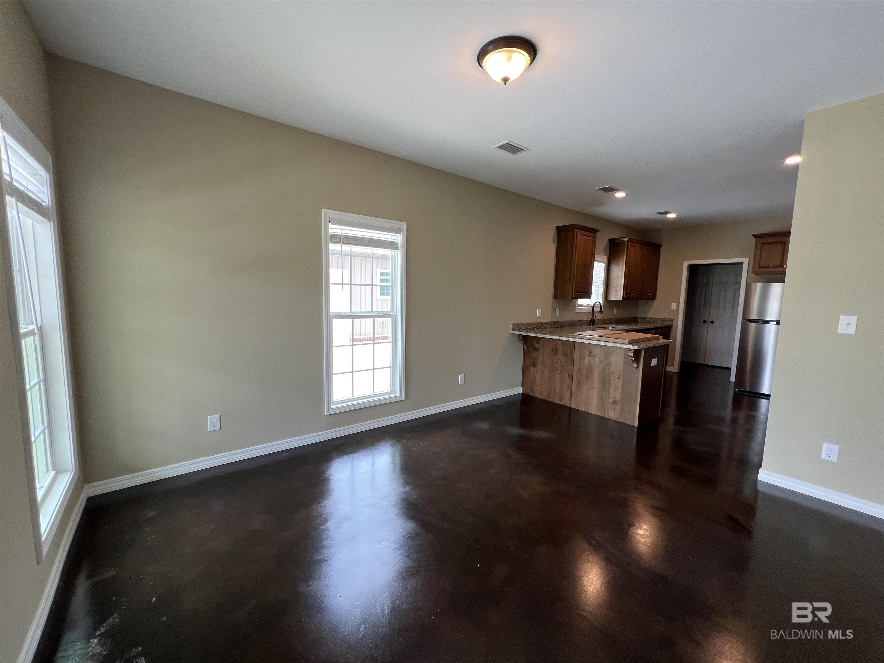 https://zimg.paragon.ice.com/ParagonImages/Property/PG/BCAR/396879/4/0/0/76f2e9085bf78498d2a42c965ff2c231/7/28022ef26052638f3c66b3f91458d83d/396879-e0de12b9-1a08-4348-b1b1-2d1bce704e3f.JPG