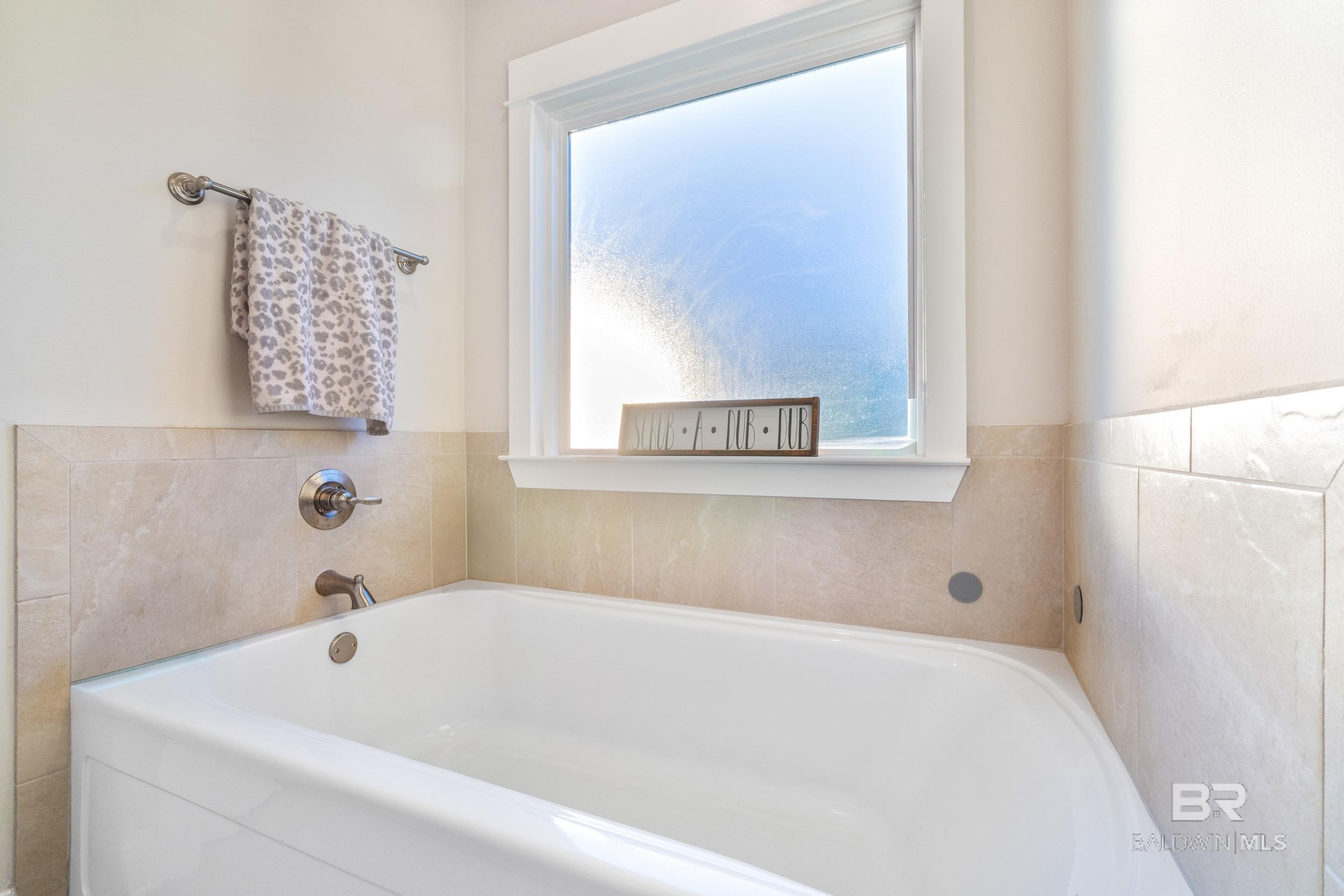 https://zimg.paragon.ice.com/ParagonImages/Property/PG/BCAR/396892/29/0/0/d43794a2bc664391898f91fa213e6dab/7/b106b31292d5d4dea6c6e58bf20e25ce/396892-7445c545-242c-4cf8-b9d6-dddea8c8b61d.JPG