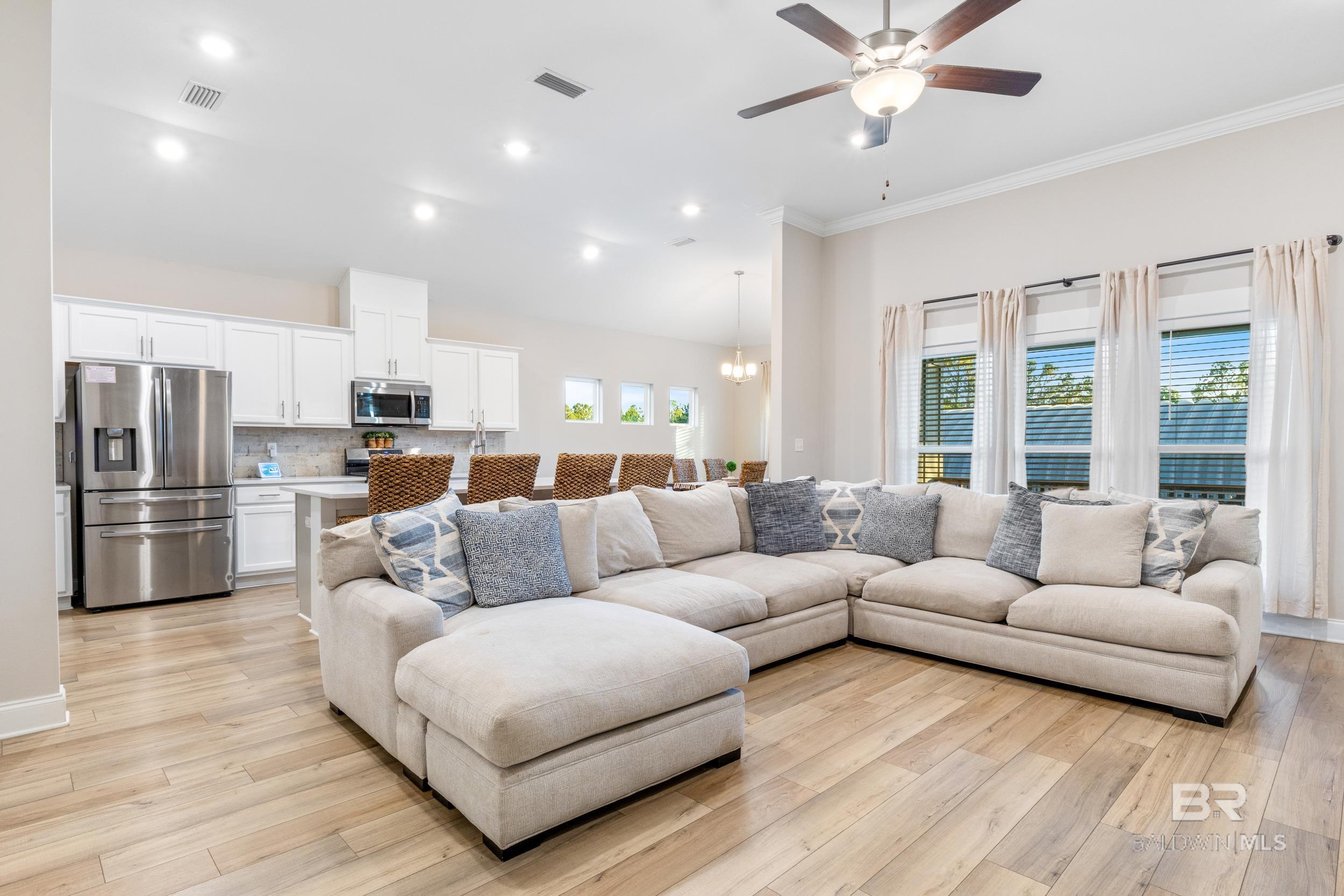 https://zimg.paragon.ice.com/ParagonImages/Property/PG/BCAR/396892/7/0/0/b20dfcbb6f1b0c6f85451a39d430f25b/7/b106b31292d5d4dea6c6e58bf20e25ce/396892-3d592b73-b40d-4f58-bfe3-71ee1e4b12e5.JPG