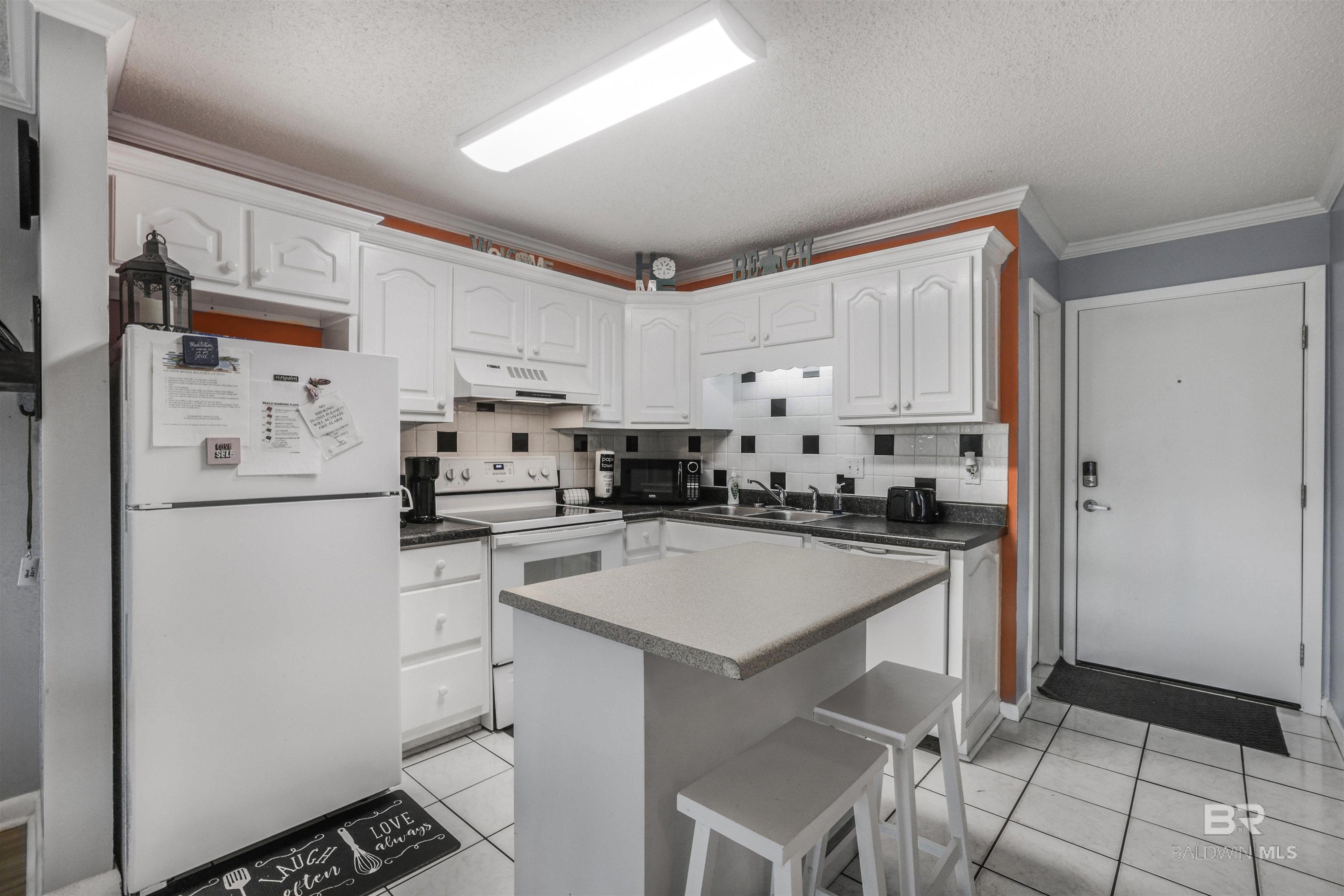 https://zimg.paragon.ice.com/ParagonImages/Property/PG/BCAR/396894/3/0/0/d094eb1c5a1a17eaca1208e334f3b4e0/7/977a0adc74a416389a4342f69f2c8fc6/396894-52233807-daaf-4b7d-856c-e95db0645fb7.JPG