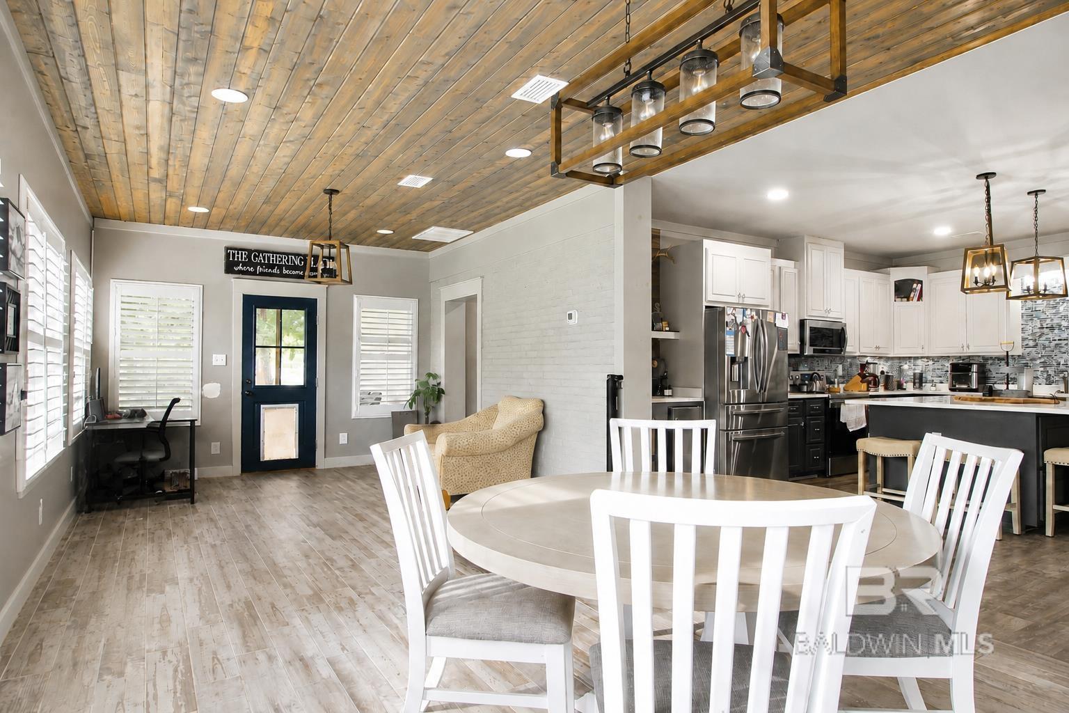 https://zimg.paragon.ice.com/ParagonImages/Property/PG/BCAR/396919/25/0/0/d9140fc06d905e1a463ab0847722d349/7/a835a05d622358e5e7e64d48a8ac4f20/396919-40254aee-7500-41d8-98ab-3518904ba635.JPG