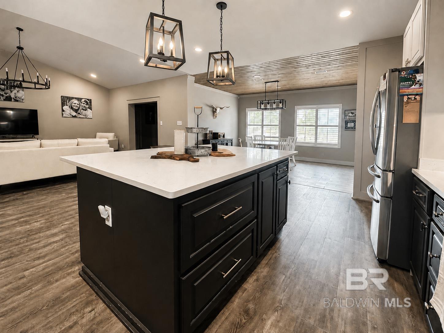 https://zimg.paragon.ice.com/ParagonImages/Property/PG/BCAR/396919/34/0/0/1adf05eb7464918b15e997a0bf278b19/7/a835a05d622358e5e7e64d48a8ac4f20/396919-ae9bd851-938a-4c6a-8762-7dfc158902eb.JPG