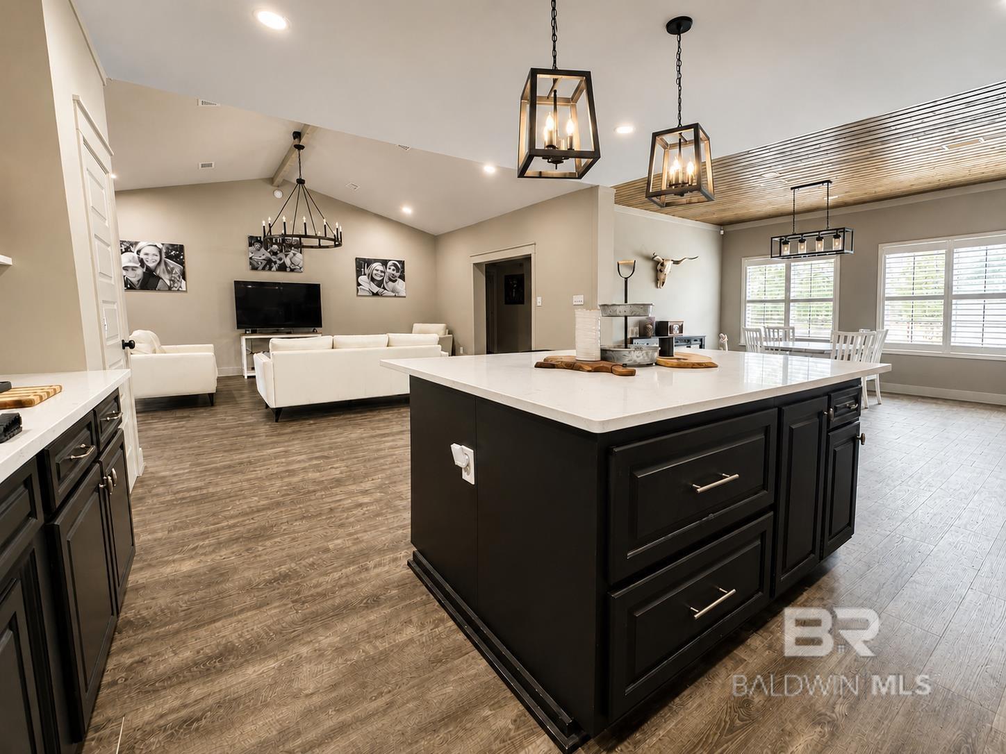 https://zimg.paragon.ice.com/ParagonImages/Property/PG/BCAR/396919/35/0/0/6a0973f4eb4b1d0410e1cad3e7edad5e/7/a835a05d622358e5e7e64d48a8ac4f20/396919-83069d78-48d6-4759-a0b1-0804e385744b.JPG
