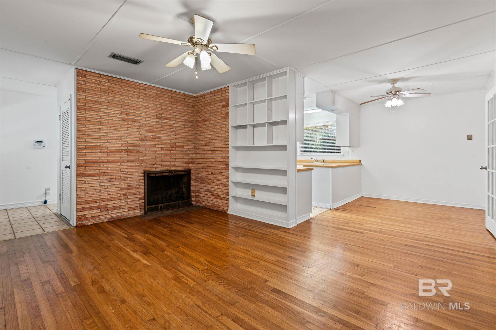 https://zimg.paragon.ice.com/ParagonImages/Property/PG/BCAR/396944/1/0/0/19af108911e8d377d18392f17409656e/7/39e2d36125e35968c6ebfe9cc6e68fcb/396944-aeba57c4-7d0f-430f-8f80-24bfd465dd12.JPG