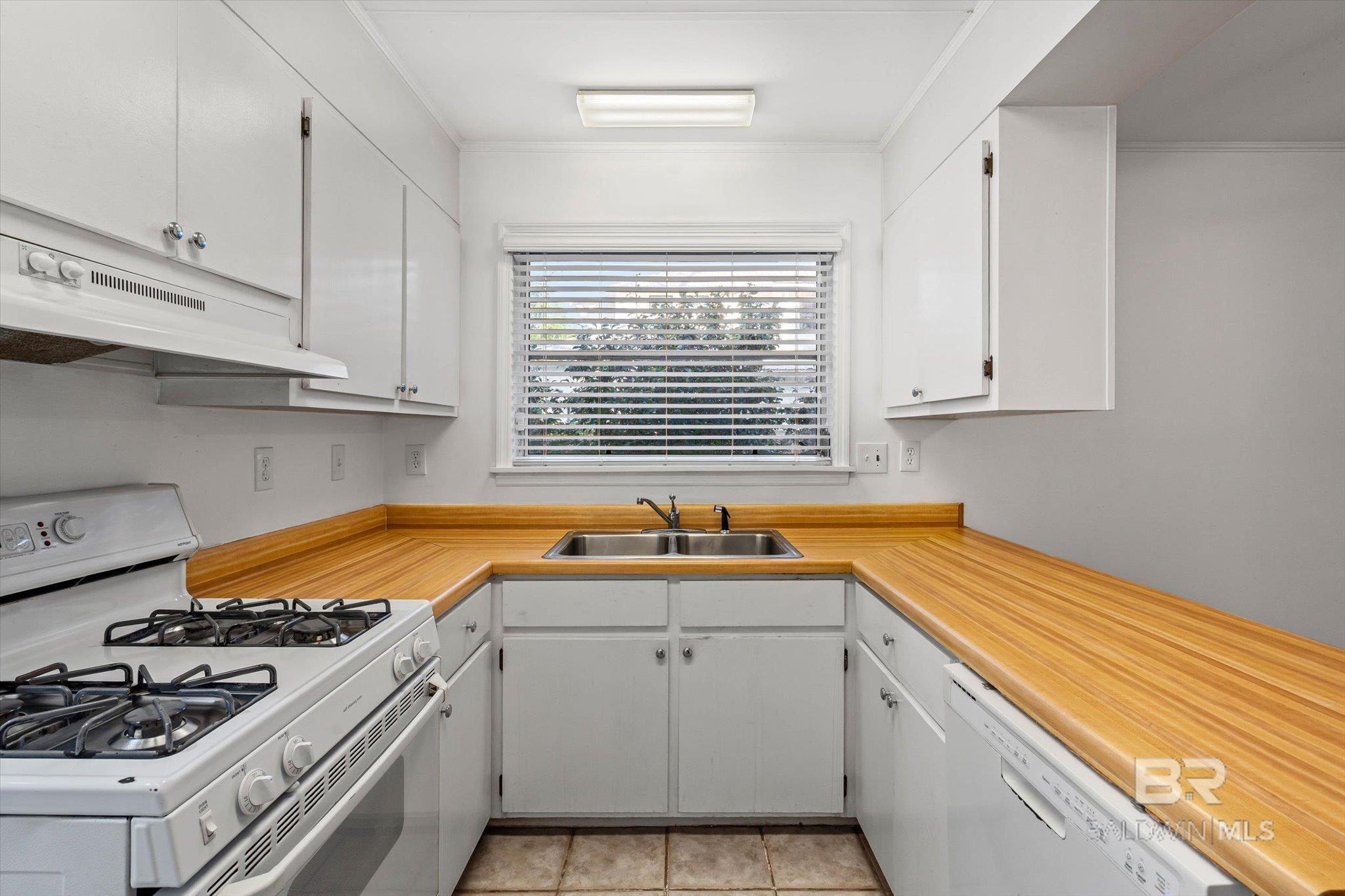 https://zimg.paragon.ice.com/ParagonImages/Property/PG/BCAR/396944/7/0/0/75def353c6d12c91e4f8e64c32330a8f/7/39e2d36125e35968c6ebfe9cc6e68fcb/396944-bd5e70e7-4957-4ea6-bd59-03add9f3831d.JPG