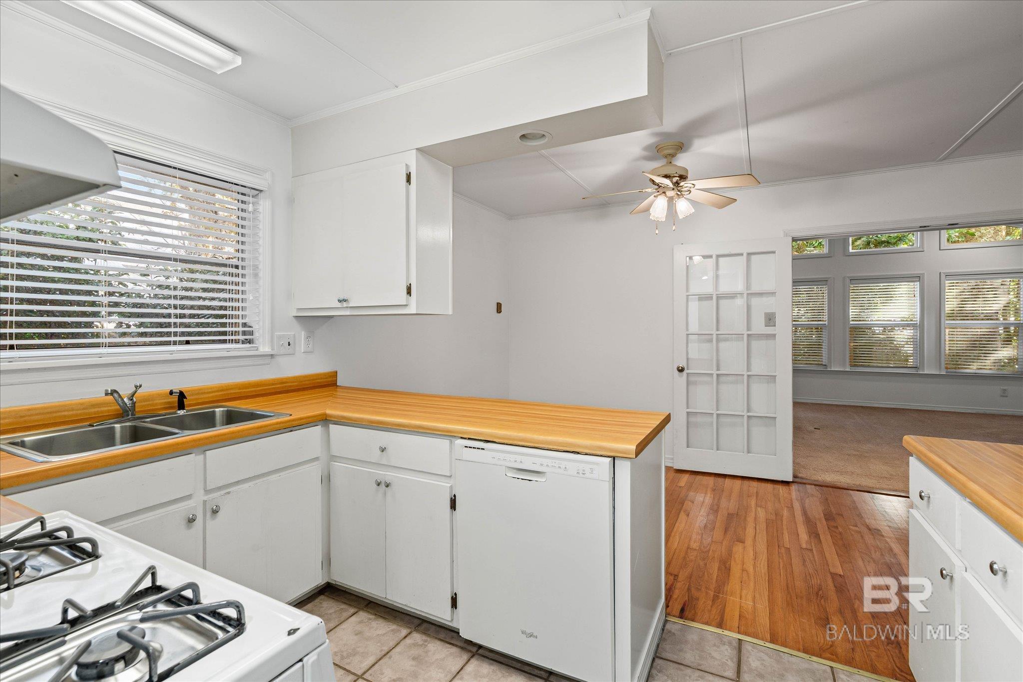 https://zimg.paragon.ice.com/ParagonImages/Property/PG/BCAR/396944/8/0/0/a40c48f97807a14da6dd2d1dafeecf7e/7/39e2d36125e35968c6ebfe9cc6e68fcb/396944-c659fbf7-9b19-4fe5-8548-f0b1f98f752c.JPG