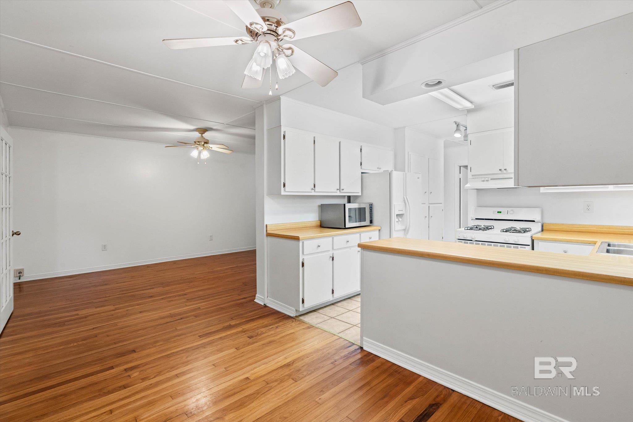 https://zimg.paragon.ice.com/ParagonImages/Property/PG/BCAR/396944/9/0/0/bef091649002d7876dcaad4c9d2036cd/7/39e2d36125e35968c6ebfe9cc6e68fcb/396944-c134b307-6896-4acb-9578-8e9587ee72c3.JPG