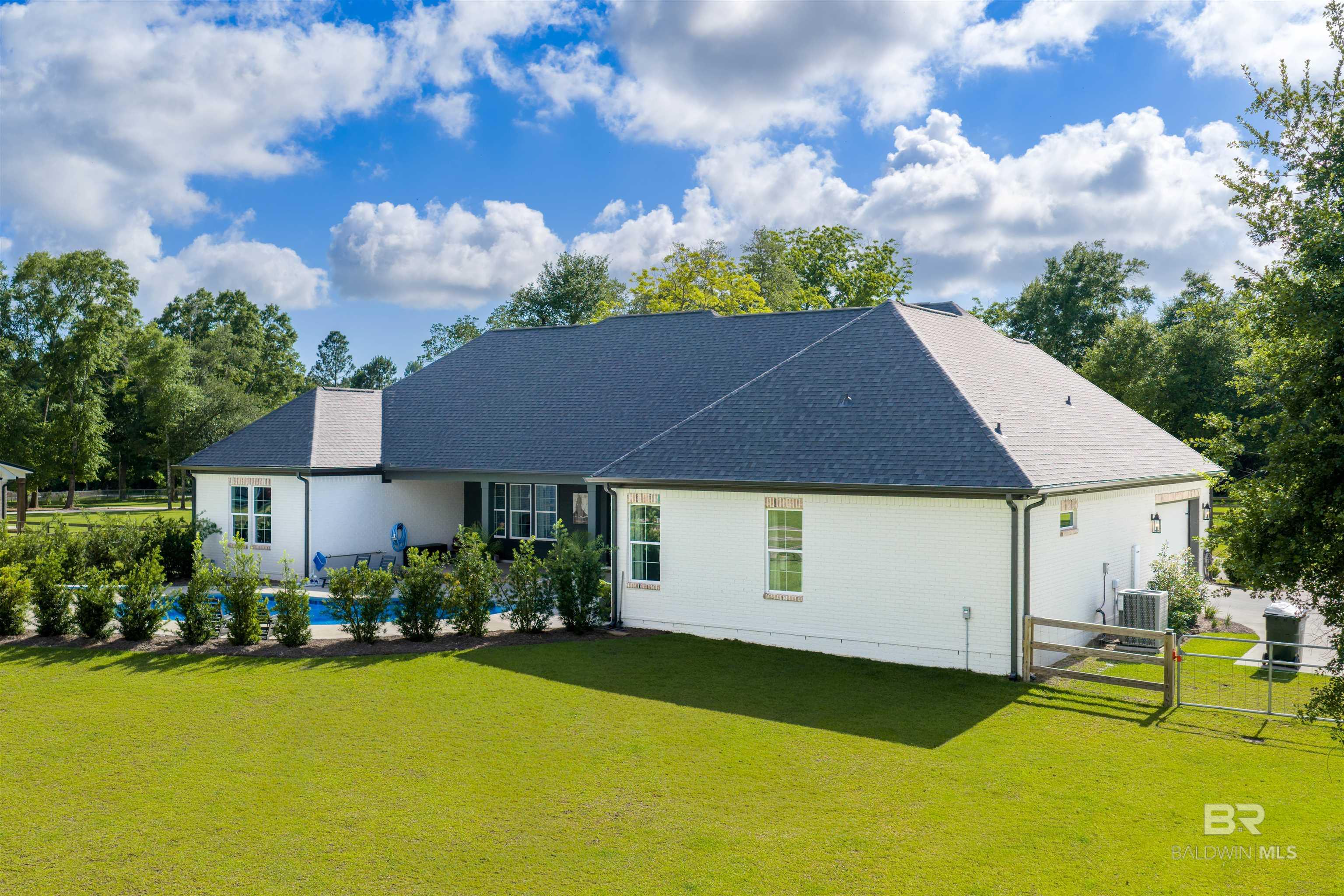 https://zimg.paragon.ice.com/ParagonImages/Property/PG/BCAR/396950/4/0/0/e563943dbb410c694ba09d722f338ccd/7/02a09163fd79ba5daf9c4573bfcca5cc/396950-95258fa8-b7e0-4a77-974d-0cd58ea8b342.JPG