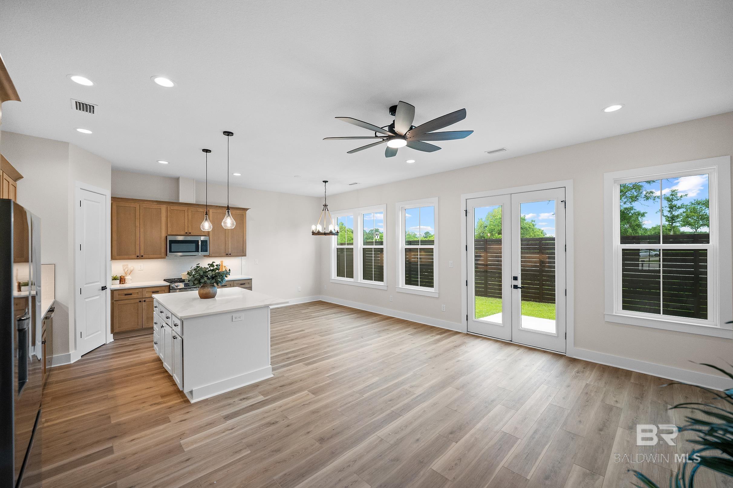 https://zimg.paragon.ice.com/ParagonImages/Property/PG/BCAR/396965/3/0/0/aae4958779f4e7eaeaca6be39d726494/7/0fc554448e285f69f42afe869695cd21/396965-56524d9e-8193-460a-8aaf-8512e769607c.JPG