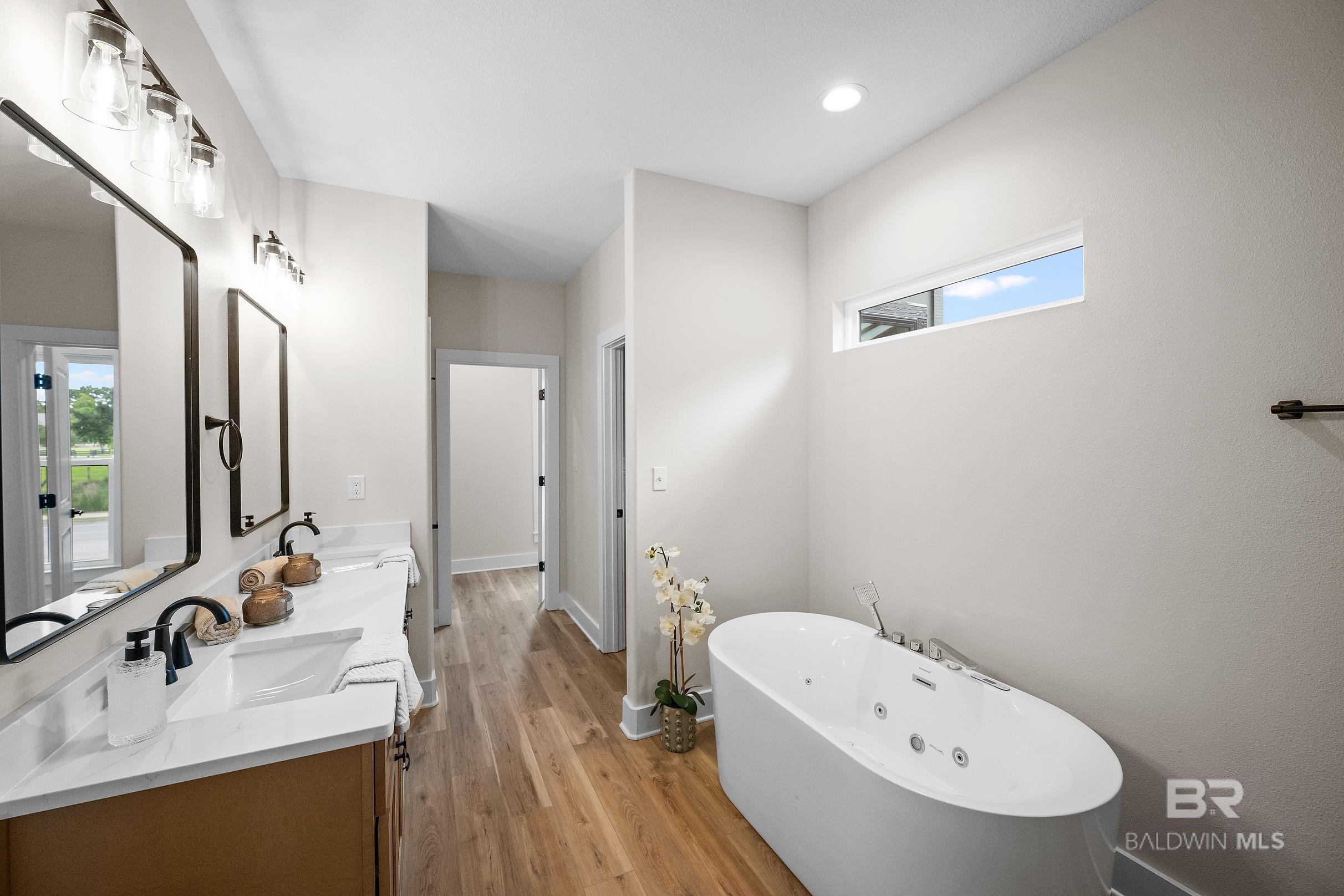 https://zimg.paragon.ice.com/ParagonImages/Property/PG/BCAR/396965/31/0/0/4dc7b54877ca02dc591b8babf5606279/7/0fc554448e285f69f42afe869695cd21/396965-b7516e7d-6d61-4fc0-bddd-aa64b0d8c5f6.JPG