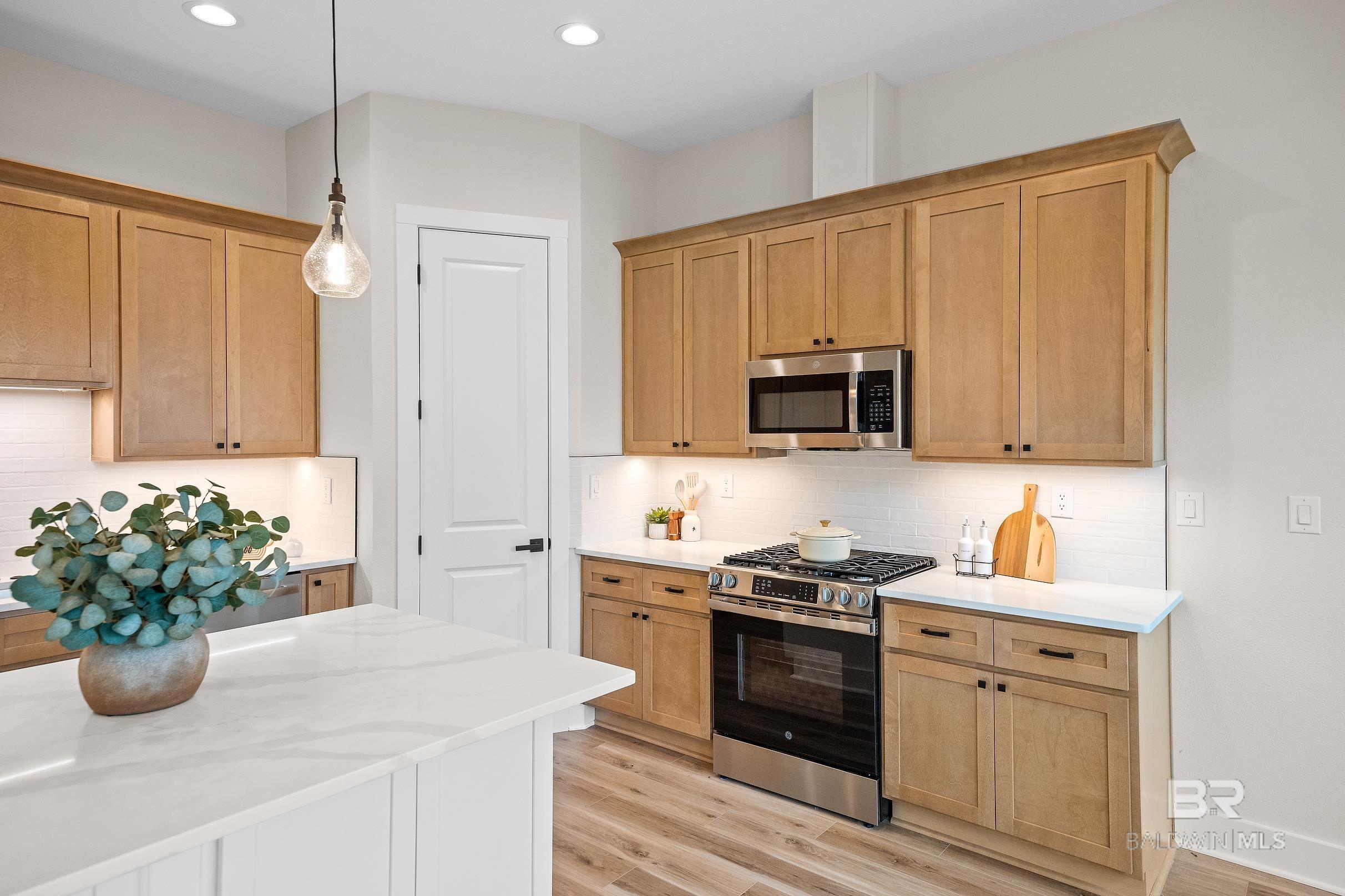 https://zimg.paragon.ice.com/ParagonImages/Property/PG/BCAR/396965/7/0/0/6ef2e082a0a2dcb25161b3666b31e089/7/0fc554448e285f69f42afe869695cd21/396965-705d3992-4126-4f74-b6b3-505d0c03071a.JPG