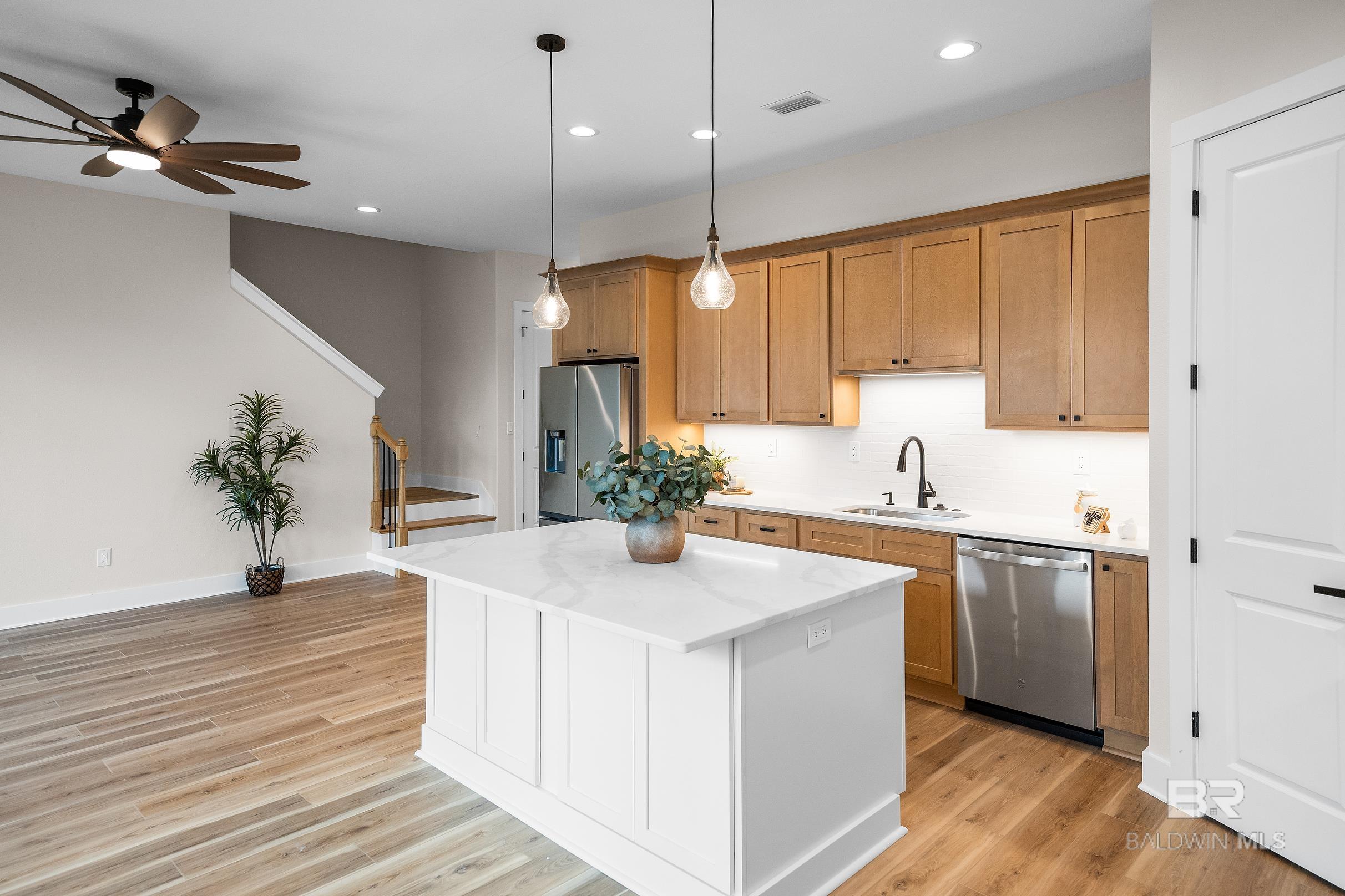 https://zimg.paragon.ice.com/ParagonImages/Property/PG/BCAR/396965/9/0/0/b1a664e0ed6ff7844048f41864a2a013/7/0fc554448e285f69f42afe869695cd21/396965-25730328-1ef8-4241-ad7b-8dde9b6f0dd5.JPG