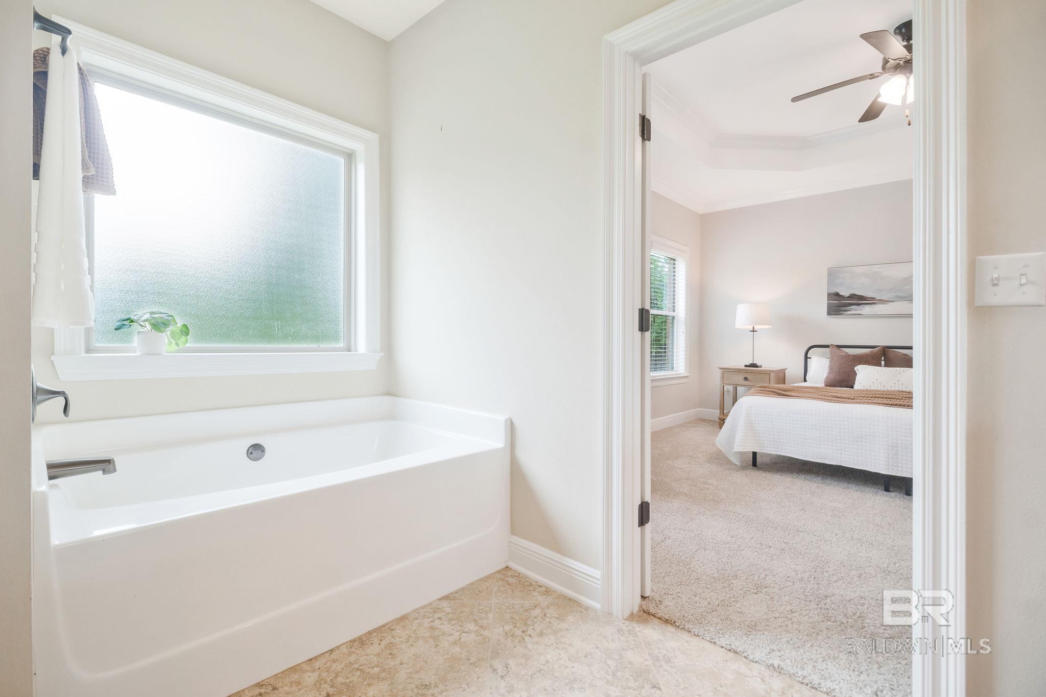 https://zimg.paragon.ice.com/ParagonImages/Property/PG/BCAR/396966/16/0/0/a9b94be8e2535c2c9fe598f63dd4270d/7/557960b9bc59ef9354c986df9fc84dc1/396966-f3cd7df6-0770-496c-9164-c24a297f170e.JPG