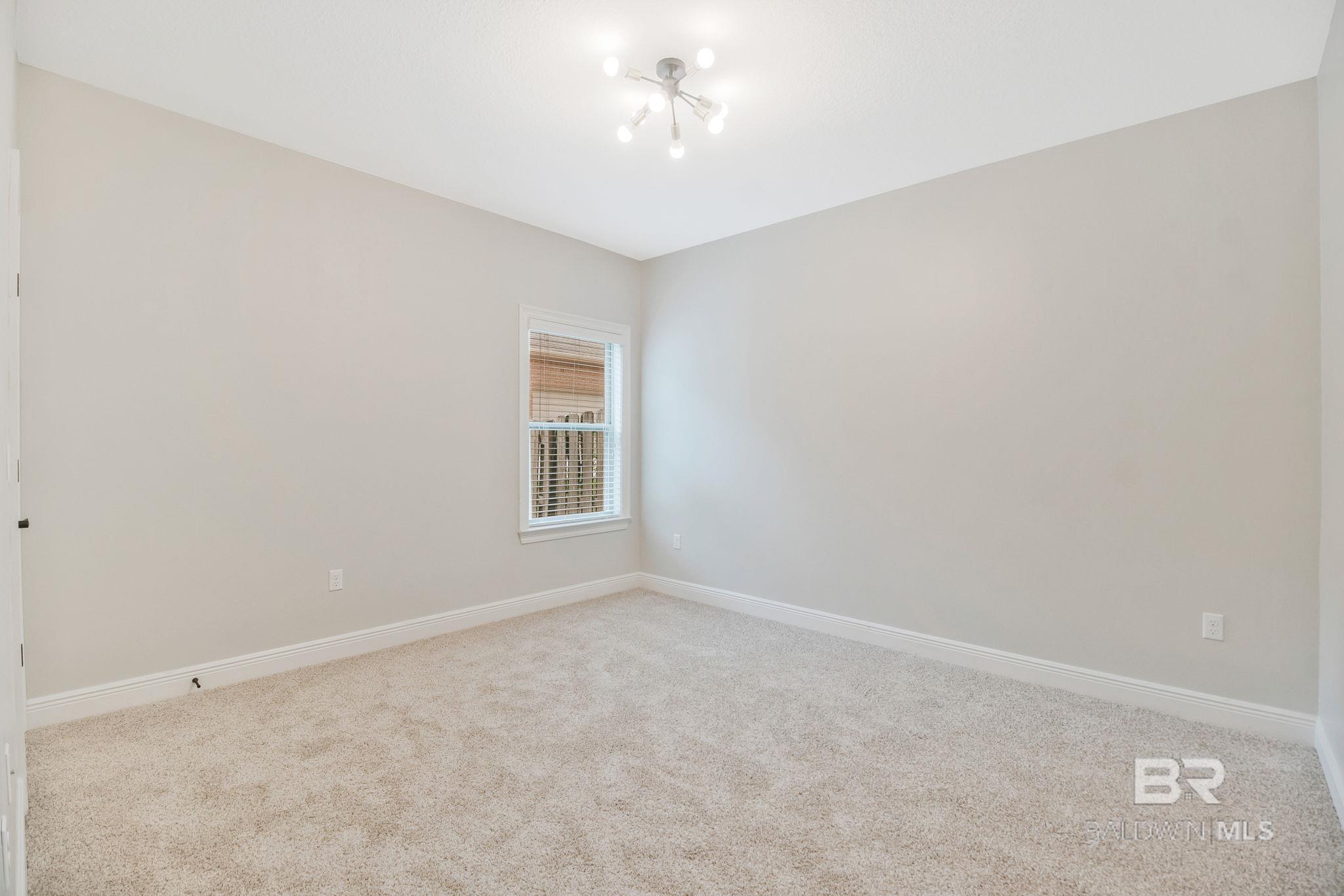 https://zimg.paragon.ice.com/ParagonImages/Property/PG/BCAR/396966/18/0/0/48752c8b22306d8035779dcef2c3b489/7/557960b9bc59ef9354c986df9fc84dc1/396966-81cfb85d-9c3c-4d6b-a331-322b189e08a8.JPG