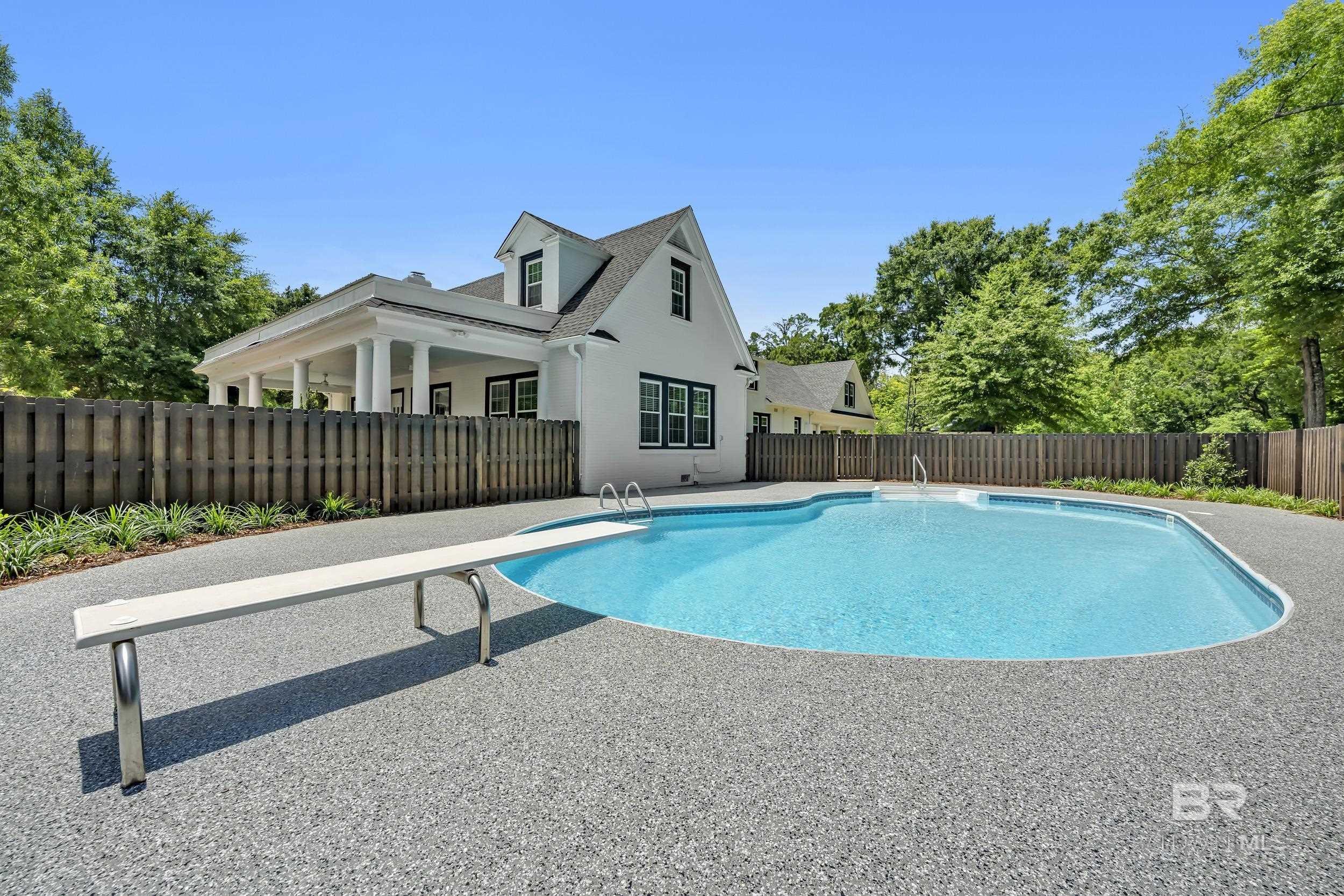 https://zimg.paragon.ice.com/ParagonImages/Property/PG/BCAR/397042/1/0/0/6846b13c00175a7f01f341cc0277a80d/7/862d3ad8d81251832a16e062c92acca2/397042-d369cae6-dd6b-4924-81db-b46b2368c837.JPG
