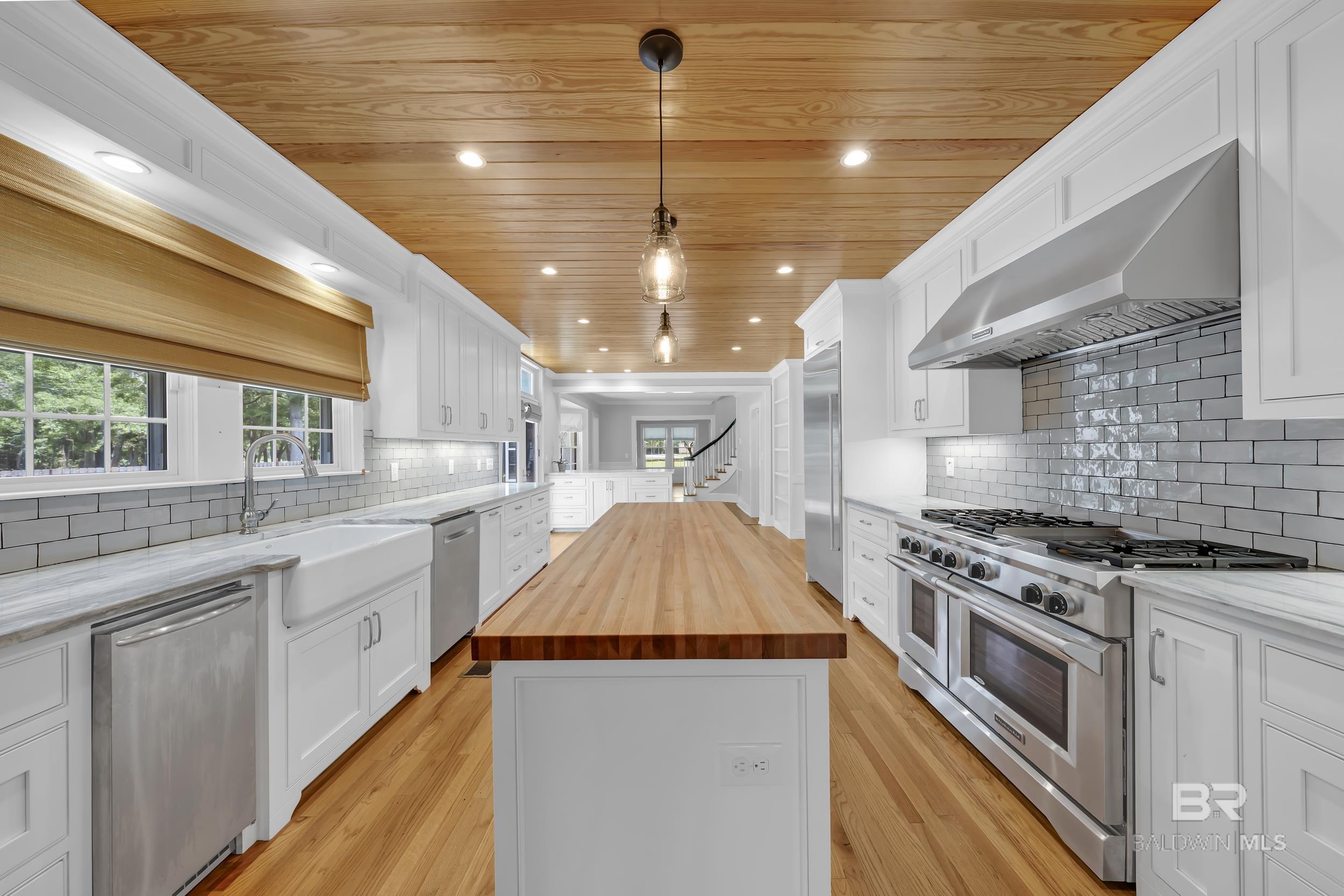 https://zimg.paragon.ice.com/ParagonImages/Property/PG/BCAR/397042/39/0/0/f923c3fa1a066047768cb669bc24ba8c/7/862d3ad8d81251832a16e062c92acca2/397042-79d4aa3a-c3e3-41e3-8789-acf7a7cf13c4.JPG