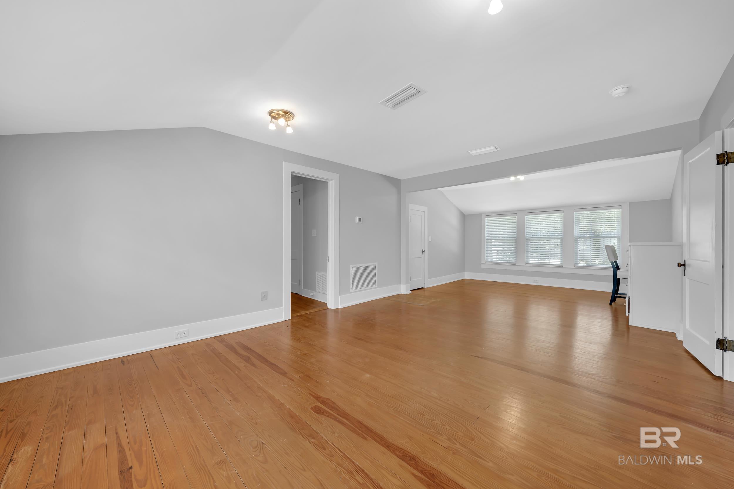 https://zimg.paragon.ice.com/ParagonImages/Property/PG/BCAR/397042/60/0/0/c6a43266d34804303c90105d172d5177/7/862d3ad8d81251832a16e062c92acca2/397042-cabc5233-883a-4a22-b973-522cbcd1274d.JPG