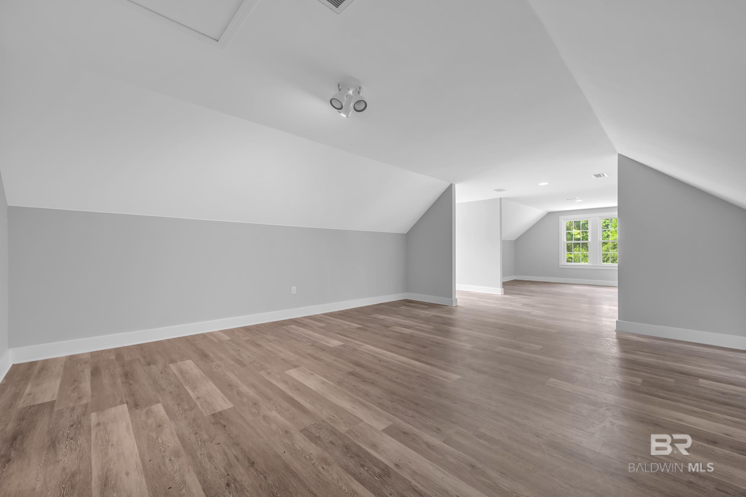 https://zimg.paragon.ice.com/ParagonImages/Property/PG/BCAR/397042/64/0/0/0ca42256da146177cbcad9d988c5ee7e/7/862d3ad8d81251832a16e062c92acca2/397042-f331fcb9-8017-4ffc-afb8-99beb6b4480d.JPG