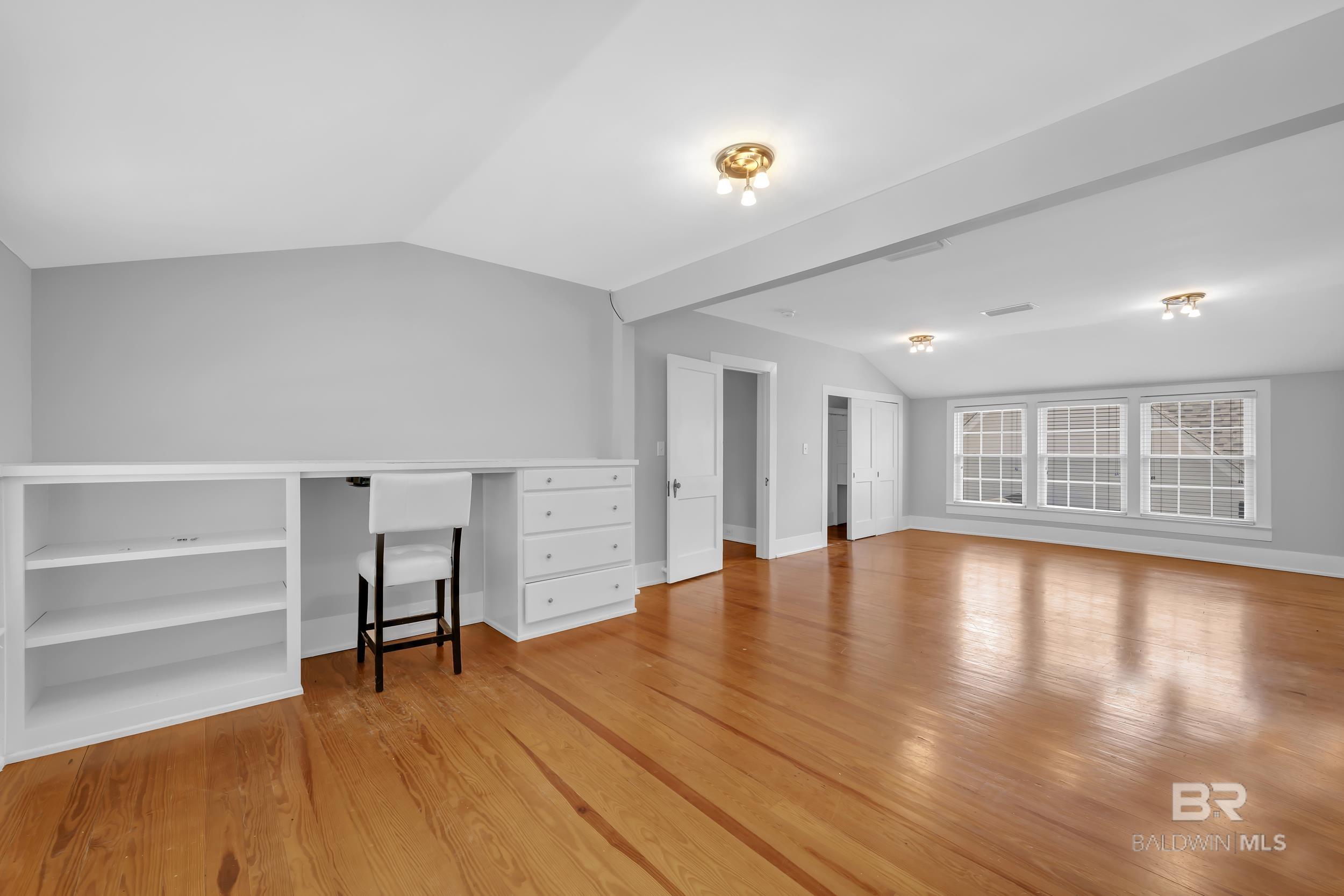 https://zimg.paragon.ice.com/ParagonImages/Property/PG/BCAR/397042/67/0/0/4d1bfb225756f9fbd372889e758675db/7/862d3ad8d81251832a16e062c92acca2/397042-9dd67978-ddf2-449d-8950-3b5073ce512e.JPG