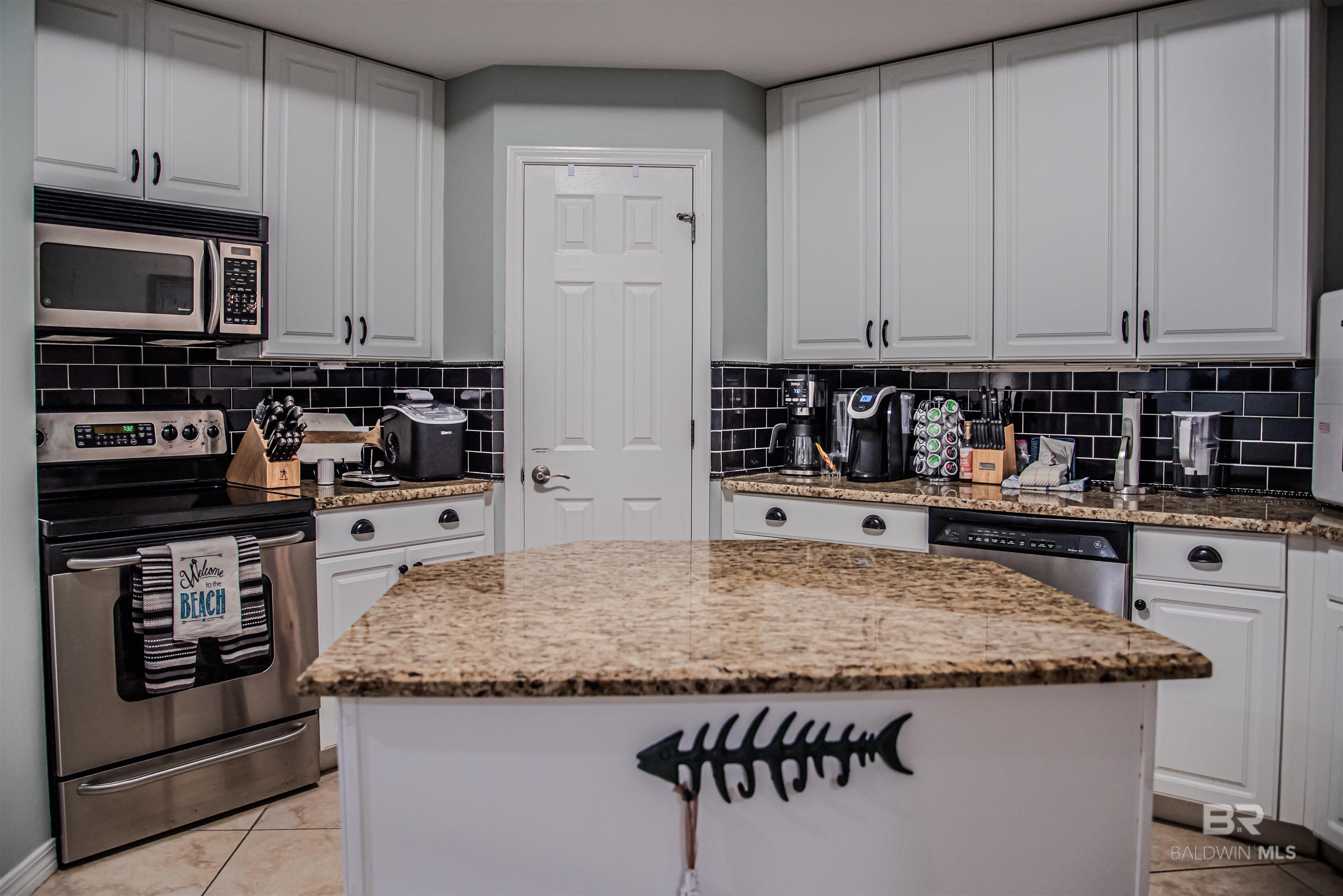 https://zimg.paragon.ice.com/ParagonImages/Property/PG/BCAR/397056/8/0/0/96f318ef572ca8a244737e451c554b60/7/8ca5d590d40a54fce596b3a84ac30f21/397056-85cbacd7-b857-4e58-8459-cc4cf889fd36.JPG