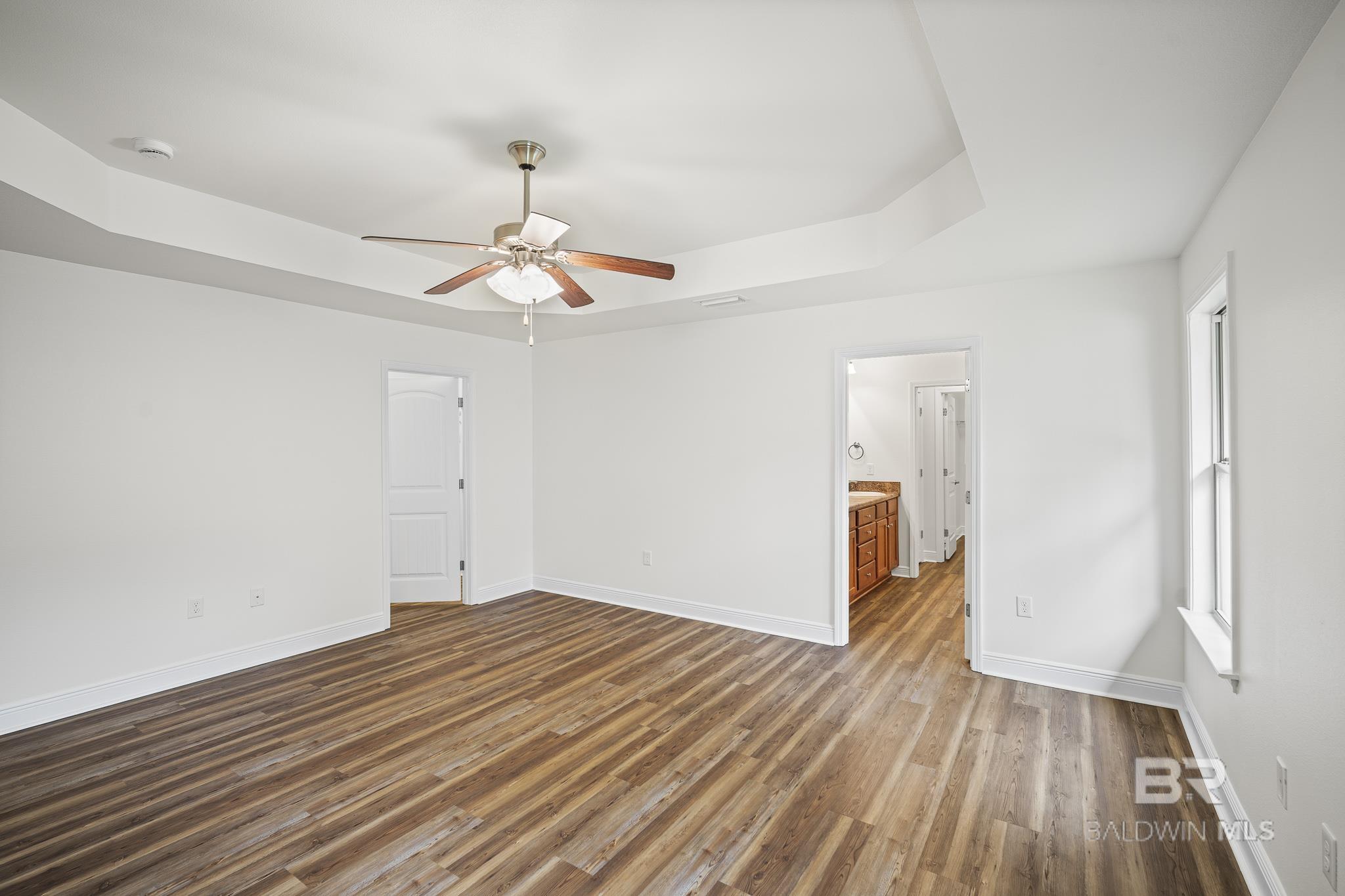https://zimg.paragon.ice.com/ParagonImages/Property/PG/BCAR/397060/14/0/0/74f5fa3639bd9e14f4e3dec8beeb7e72/7/5be2bf1edbce0d984425a648c8592b22/397060-b73b333e-a6d7-4de6-a693-b56f1a26f371.JPG