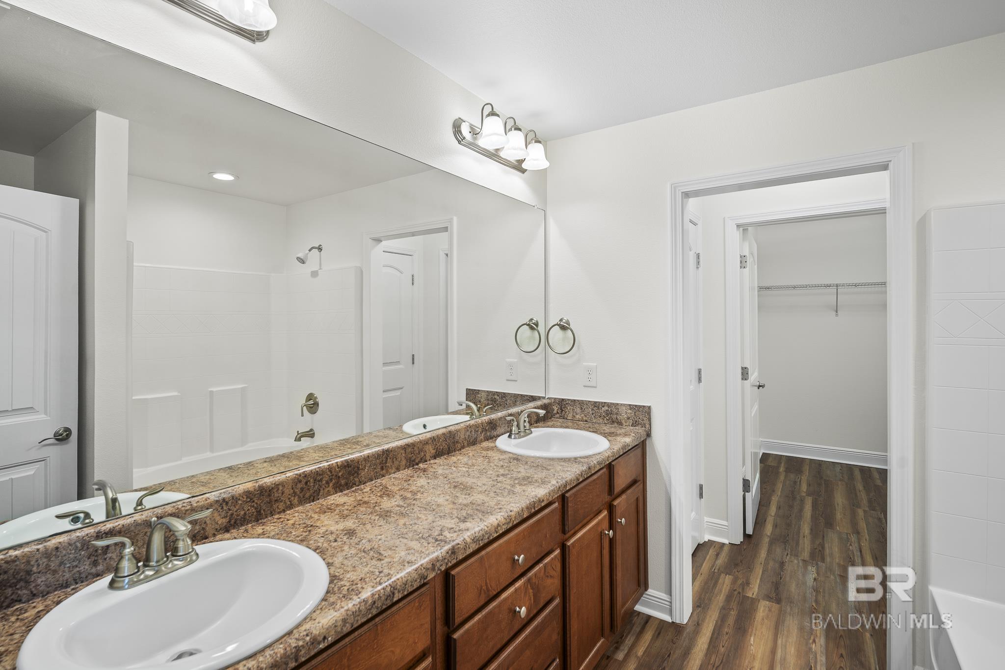 https://zimg.paragon.ice.com/ParagonImages/Property/PG/BCAR/397060/15/0/0/8e7c24edb8a3cf404445328e83c0dcbd/7/5be2bf1edbce0d984425a648c8592b22/397060-5cbc0a9e-b8dd-47ba-9e1f-f592695c86f5.JPG