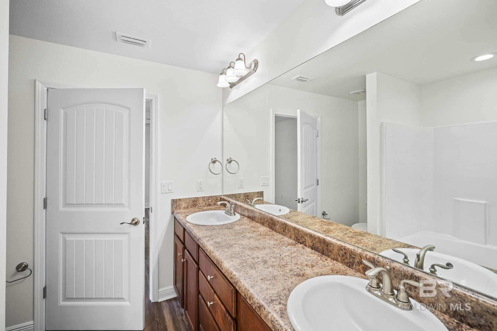 https://zimg.paragon.ice.com/ParagonImages/Property/PG/BCAR/397060/16/0/0/050116bde430fdfcbe9c904f7c8b1f35/7/5be2bf1edbce0d984425a648c8592b22/397060-ffd9d56a-e92b-42b7-b4ae-6ad40b4629b8.JPG