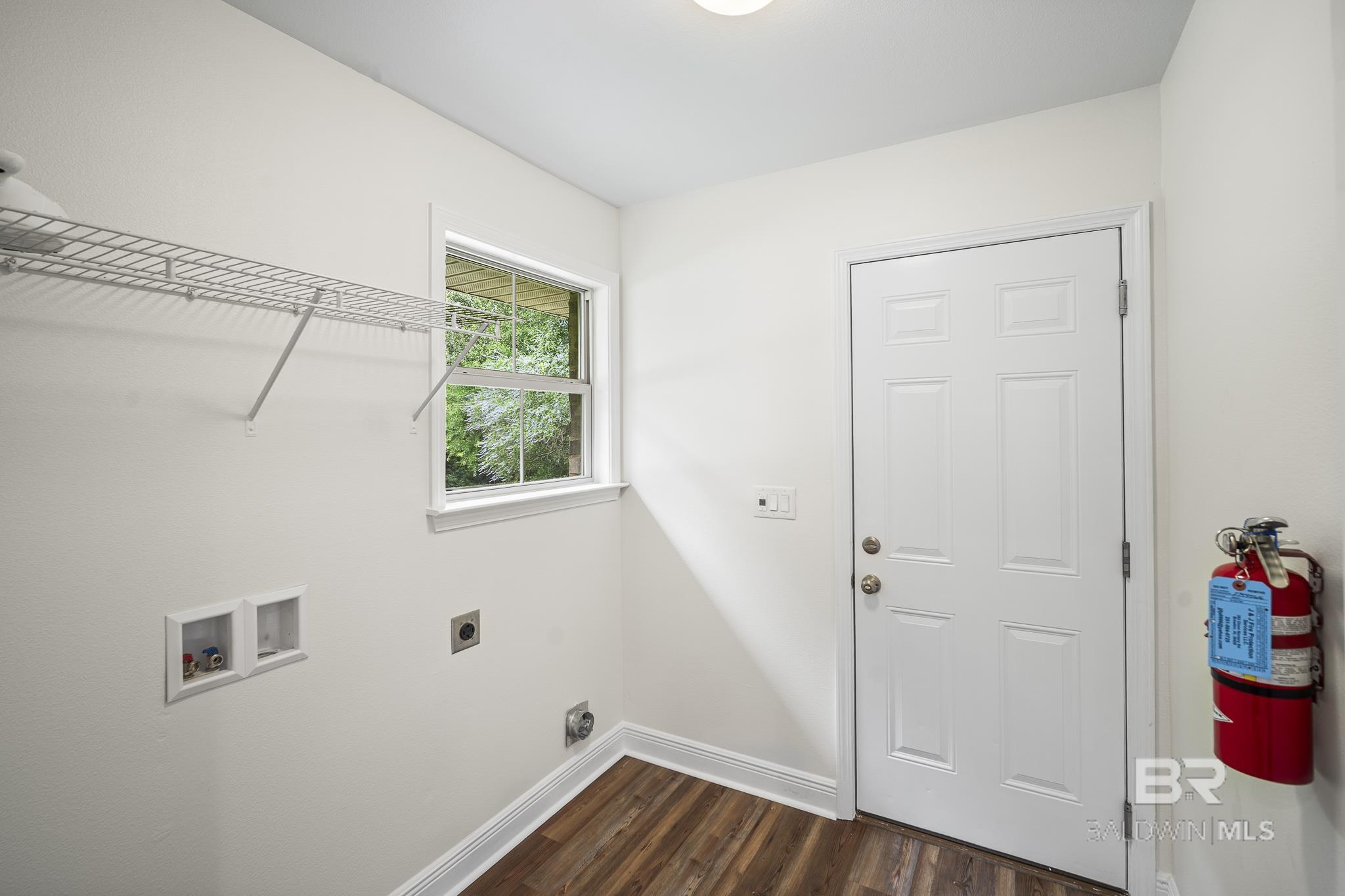 https://zimg.paragon.ice.com/ParagonImages/Property/PG/BCAR/397060/17/0/0/7d00069fffaab62deb1c0704f2b71c39/7/5be2bf1edbce0d984425a648c8592b22/397060-c520f822-eab7-42e4-802b-342b368c3525.JPG