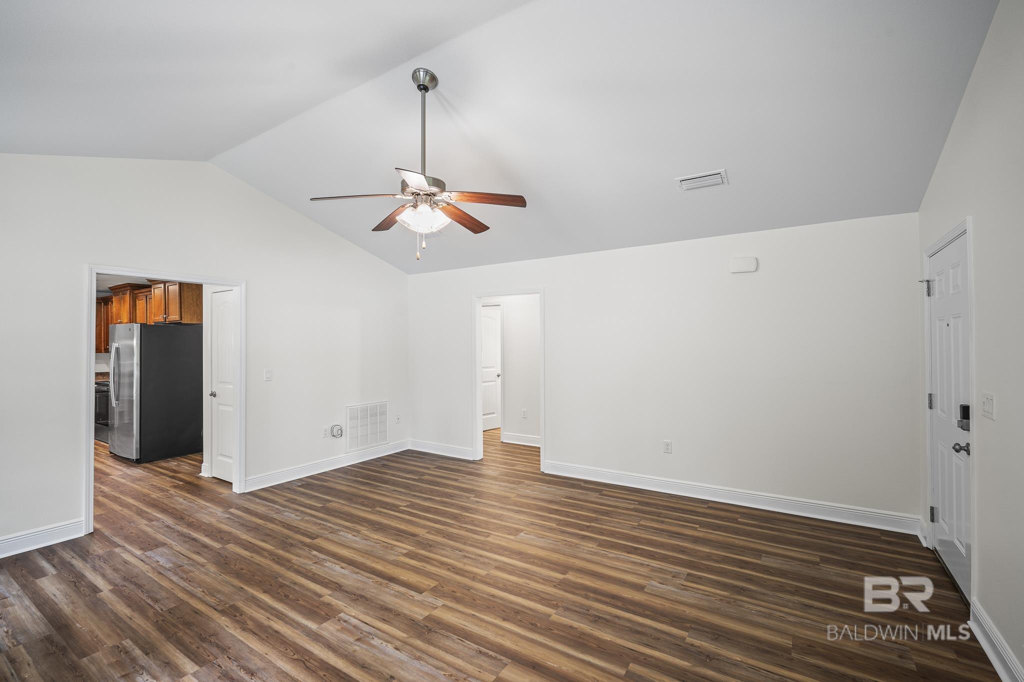 https://zimg.paragon.ice.com/ParagonImages/Property/PG/BCAR/397060/3/0/0/0cfdf3a38721ef69864c14fe38e912c0/7/5be2bf1edbce0d984425a648c8592b22/397060-133a2ad2-6ea3-4fb7-a7c5-156fe69ec757.JPG